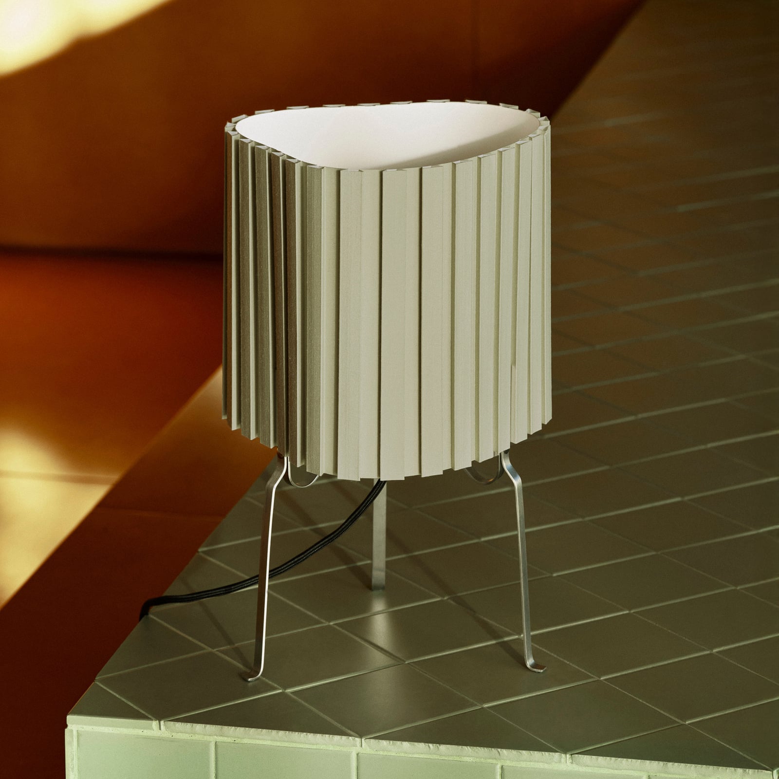 HAY Tischlampe Canelé, grün, Höhe 37 cm, E14, Textil