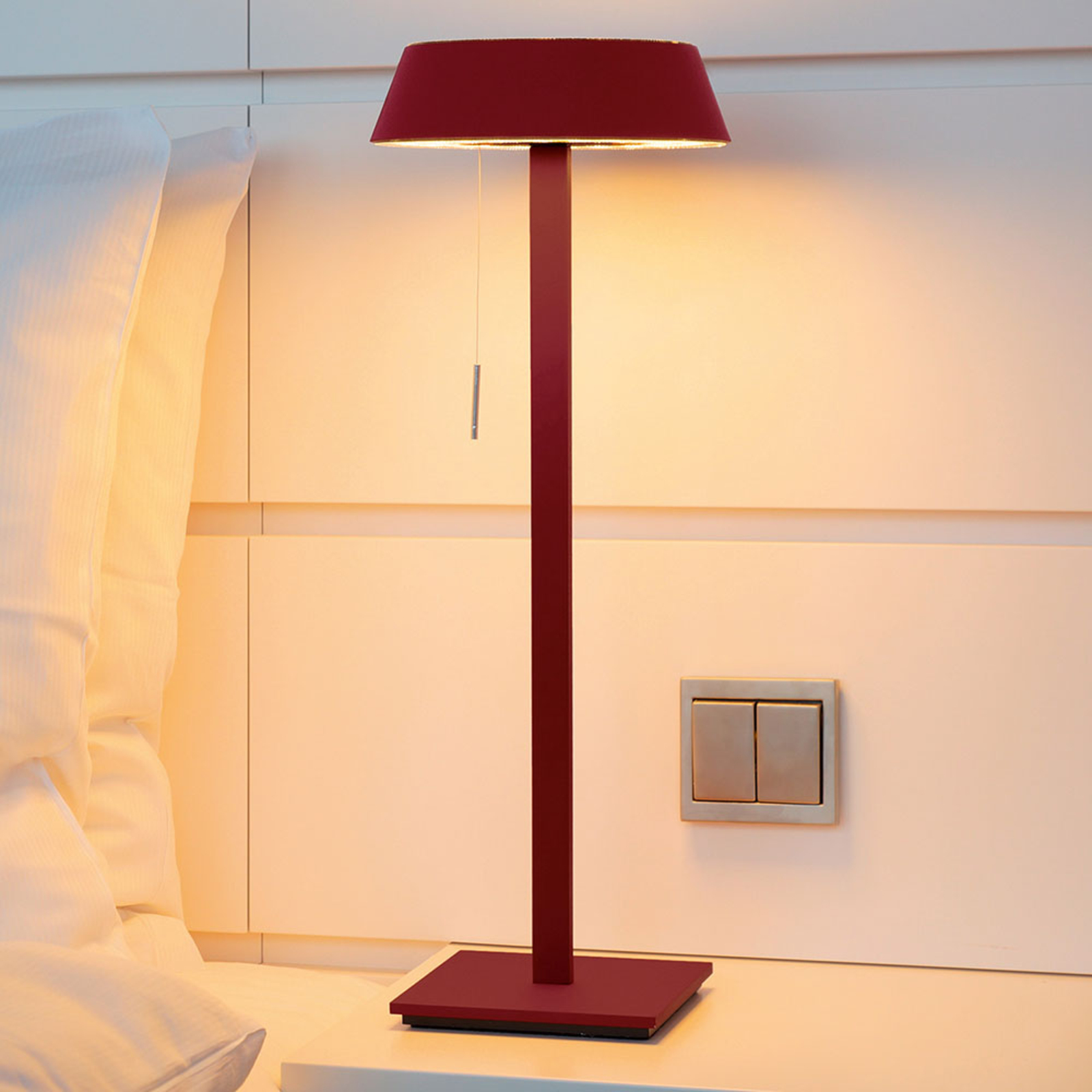 OLIGO Glance lampa stołowa LED czerwona matowa