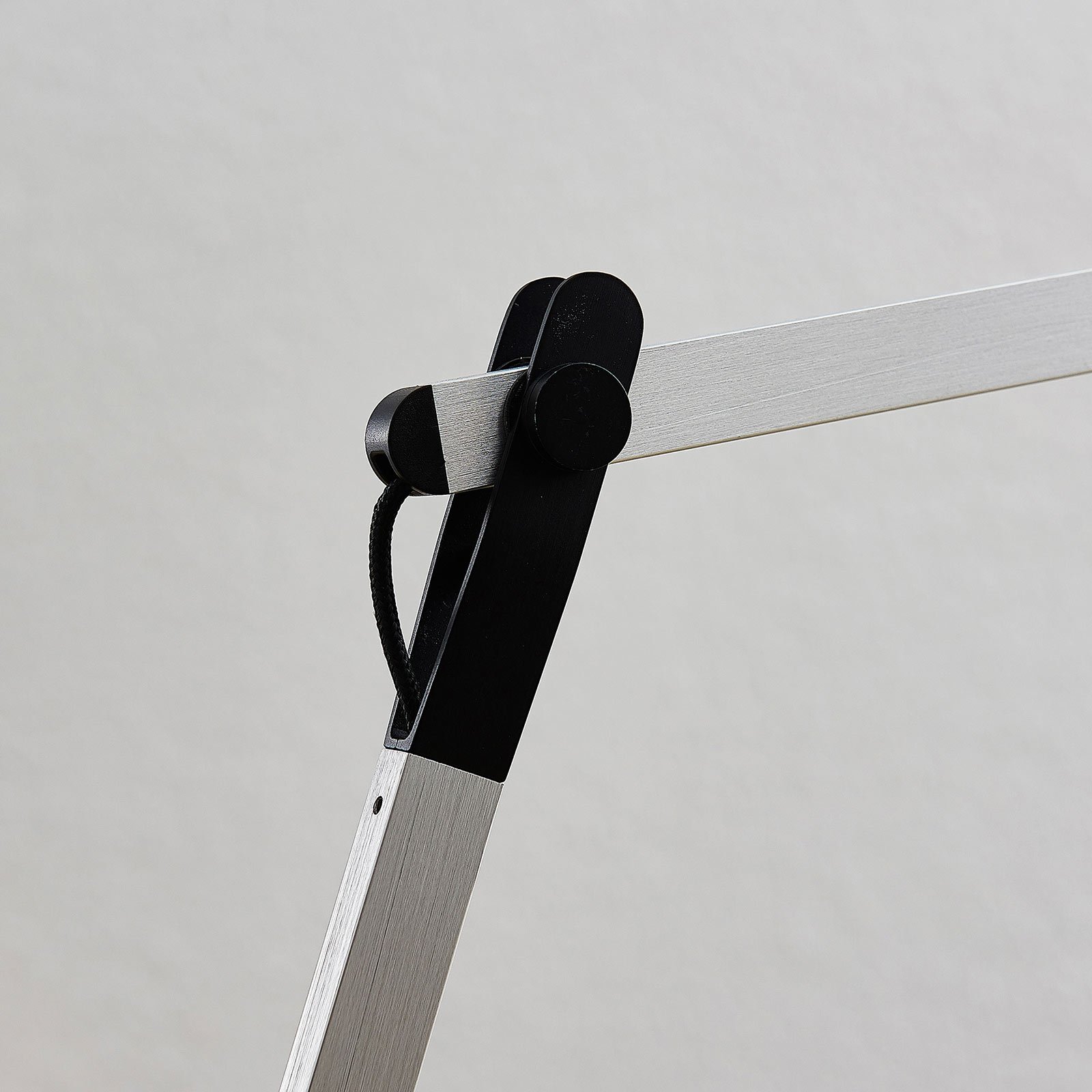 Rilana LED Lampe de Table Dim. Silver/Black - Lindby