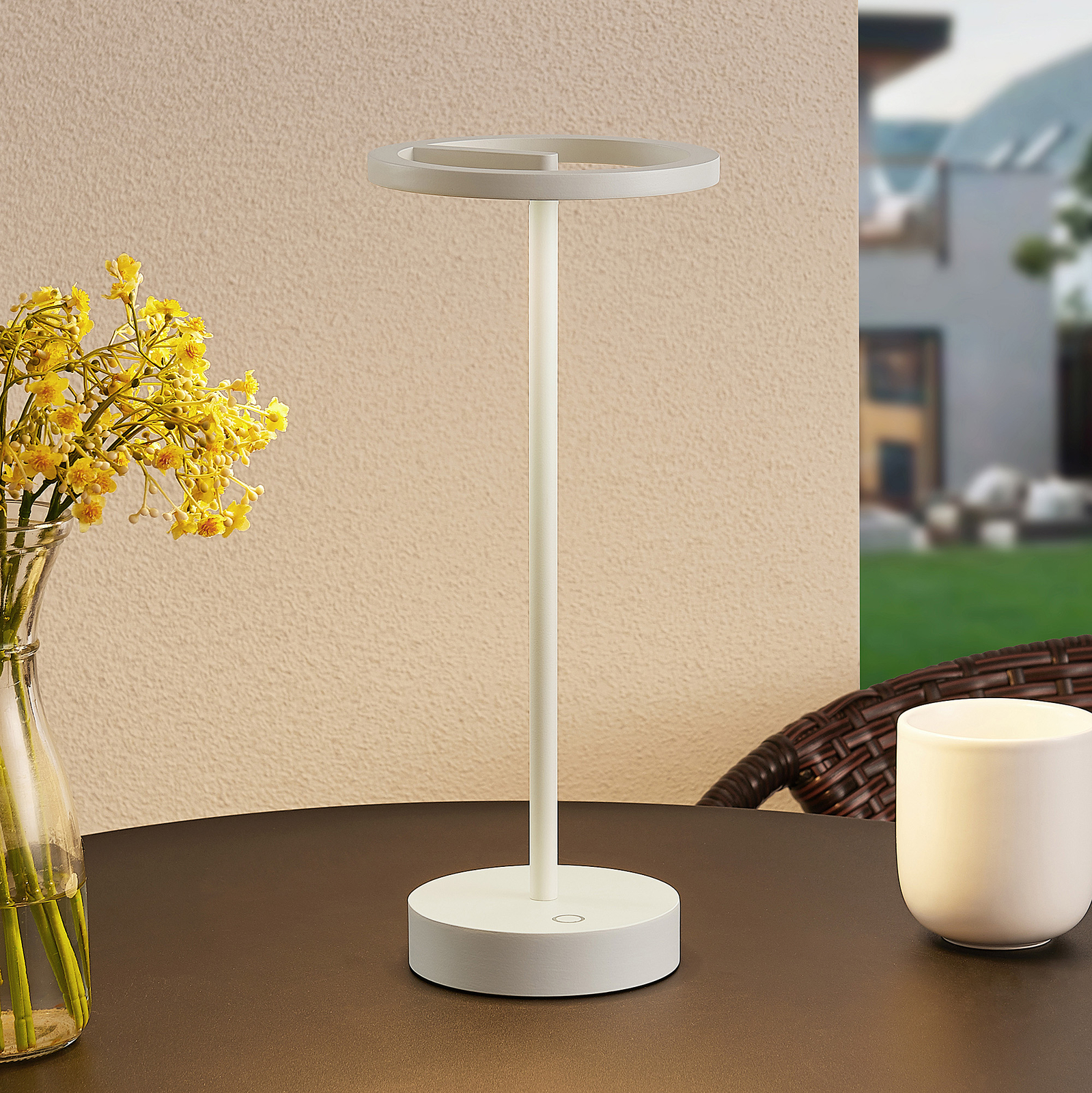 Lucande Halona -LED-pöytälamppu, USB, valkoinen