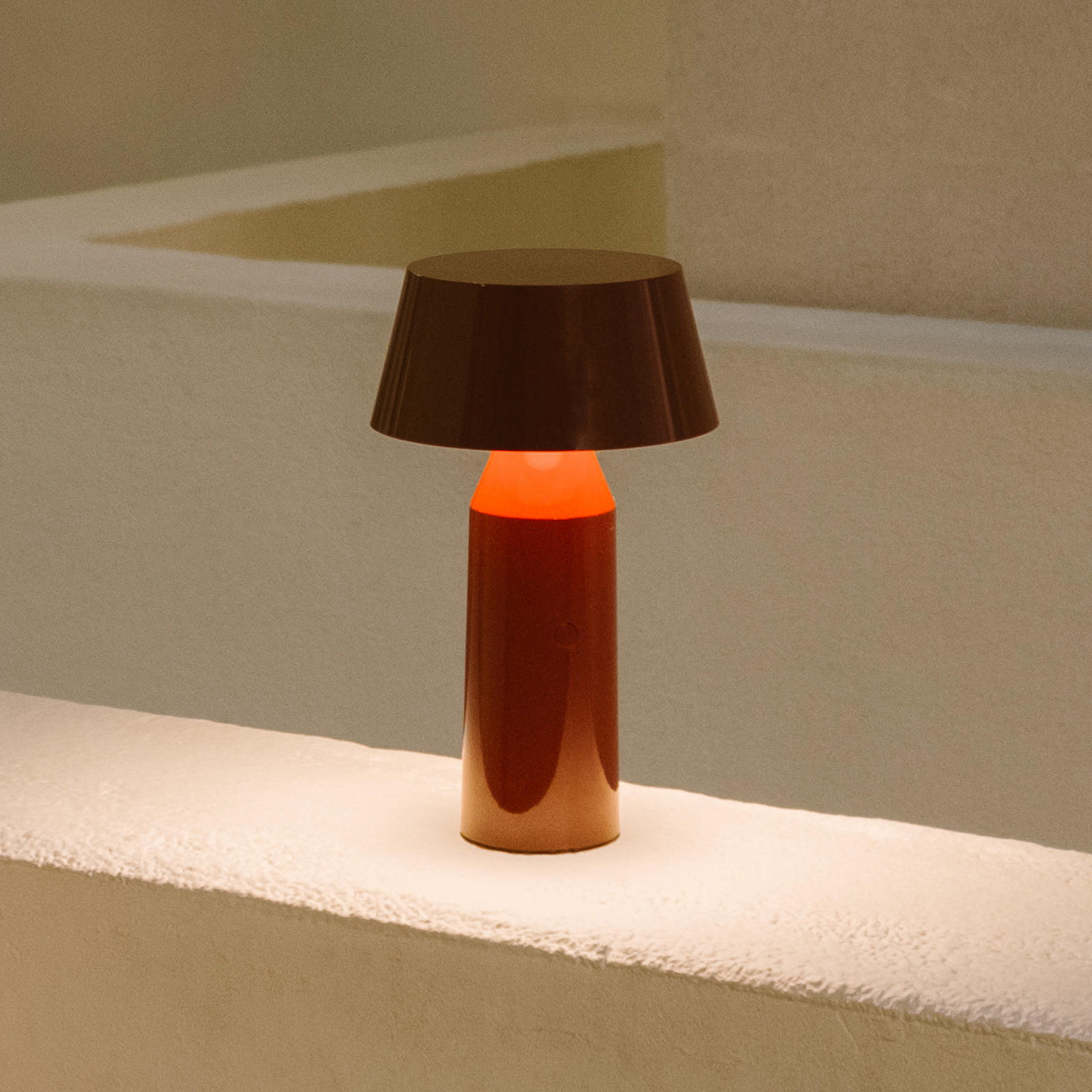 MARSET Bicoca LED namizna svetilka za polnjenje vinsko rdeča