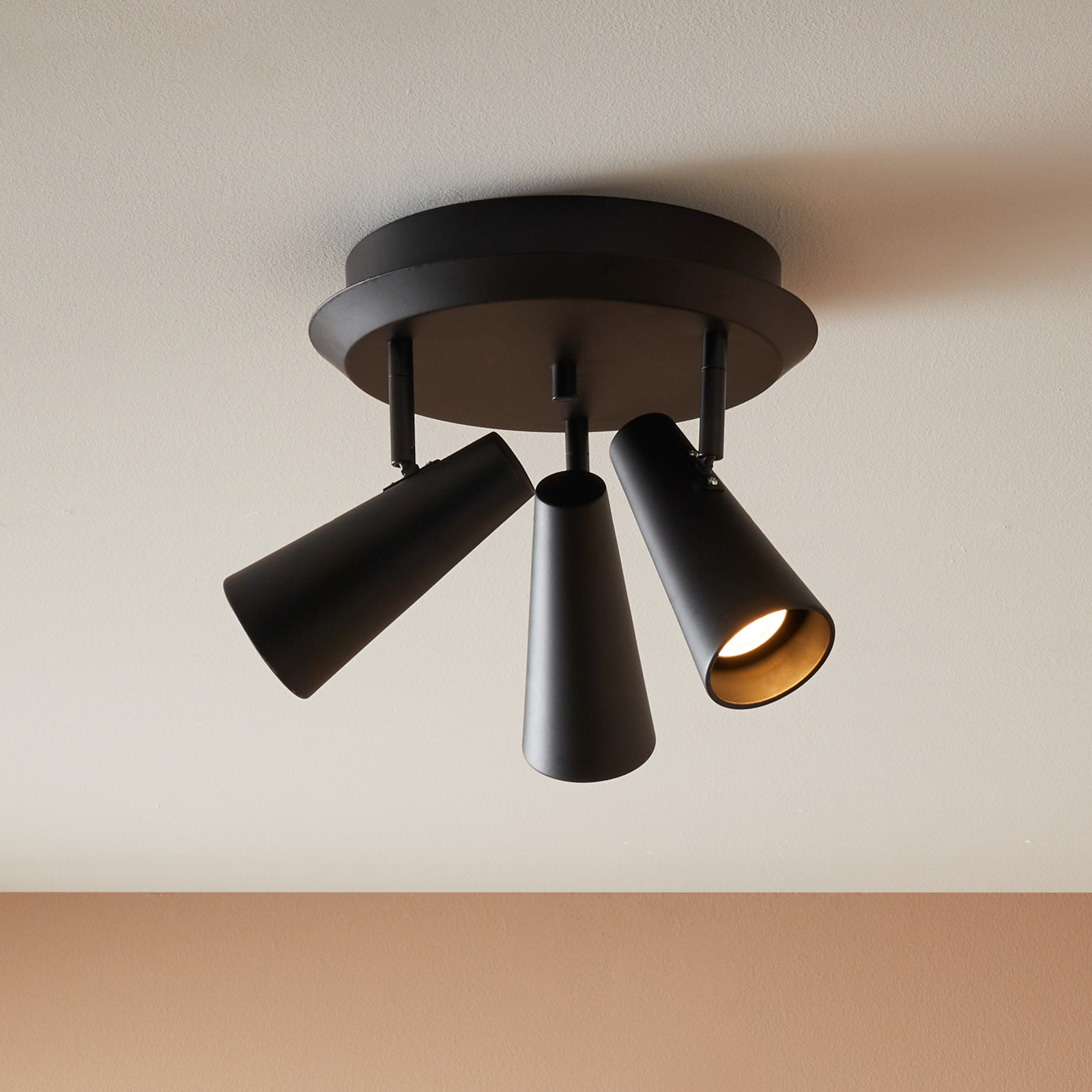 Taklampa Crest av metall svart 3 lampor