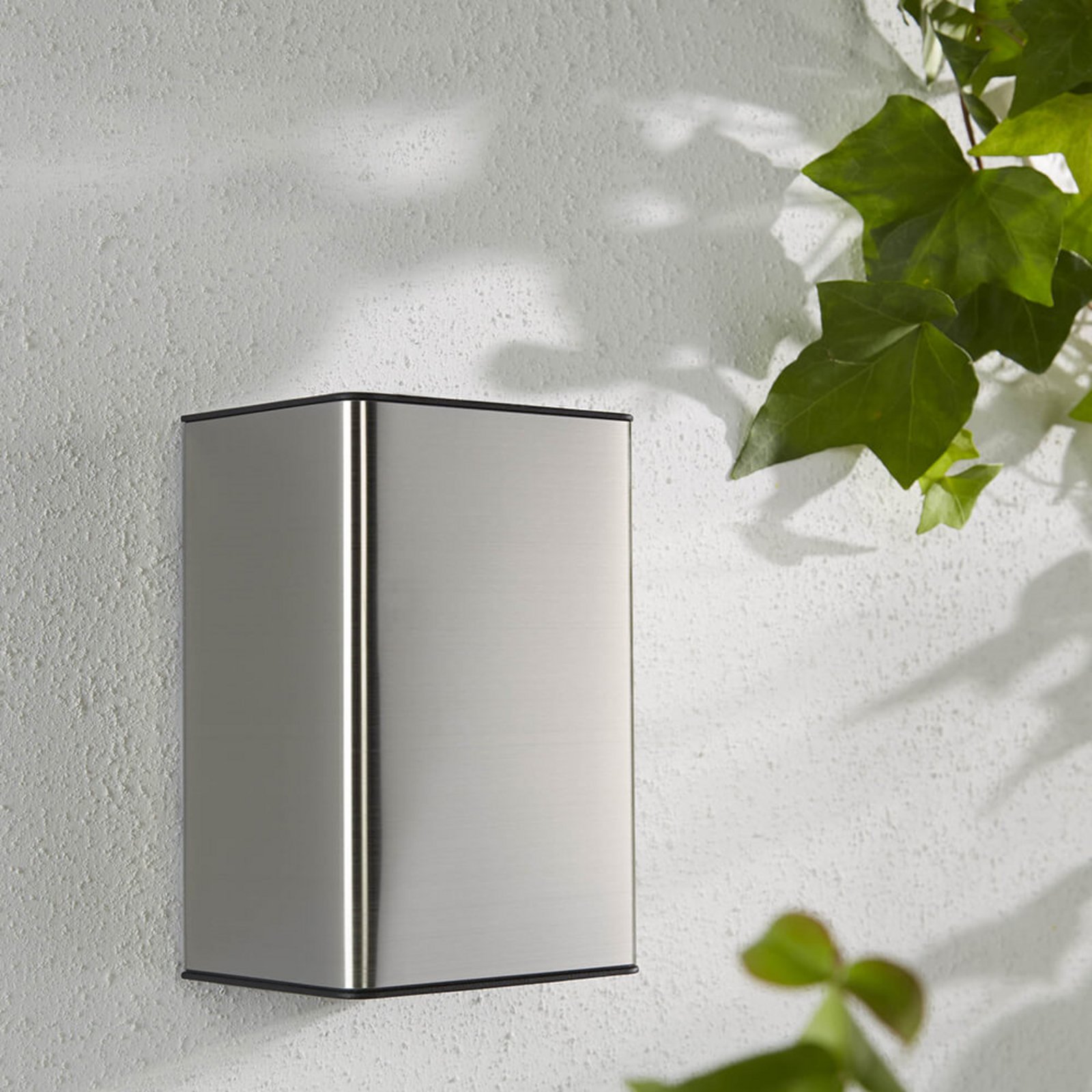 Resonate Aplica de Exterior White/Color Amb. Inox - Philips Hue