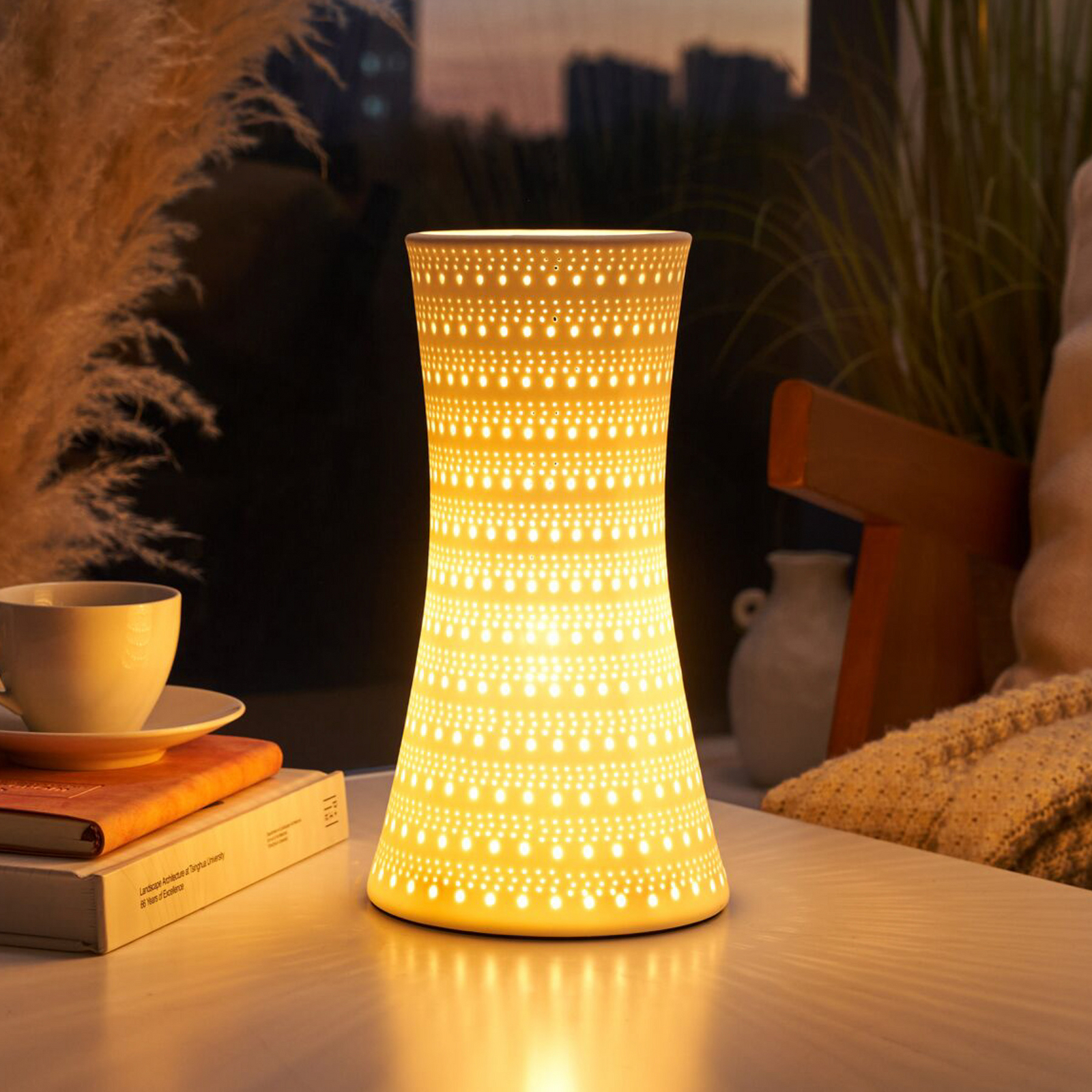 Pauleen-pöytälamppu DREAMY SUNKISS, valkoinen, korkeus 29 cm, posliini