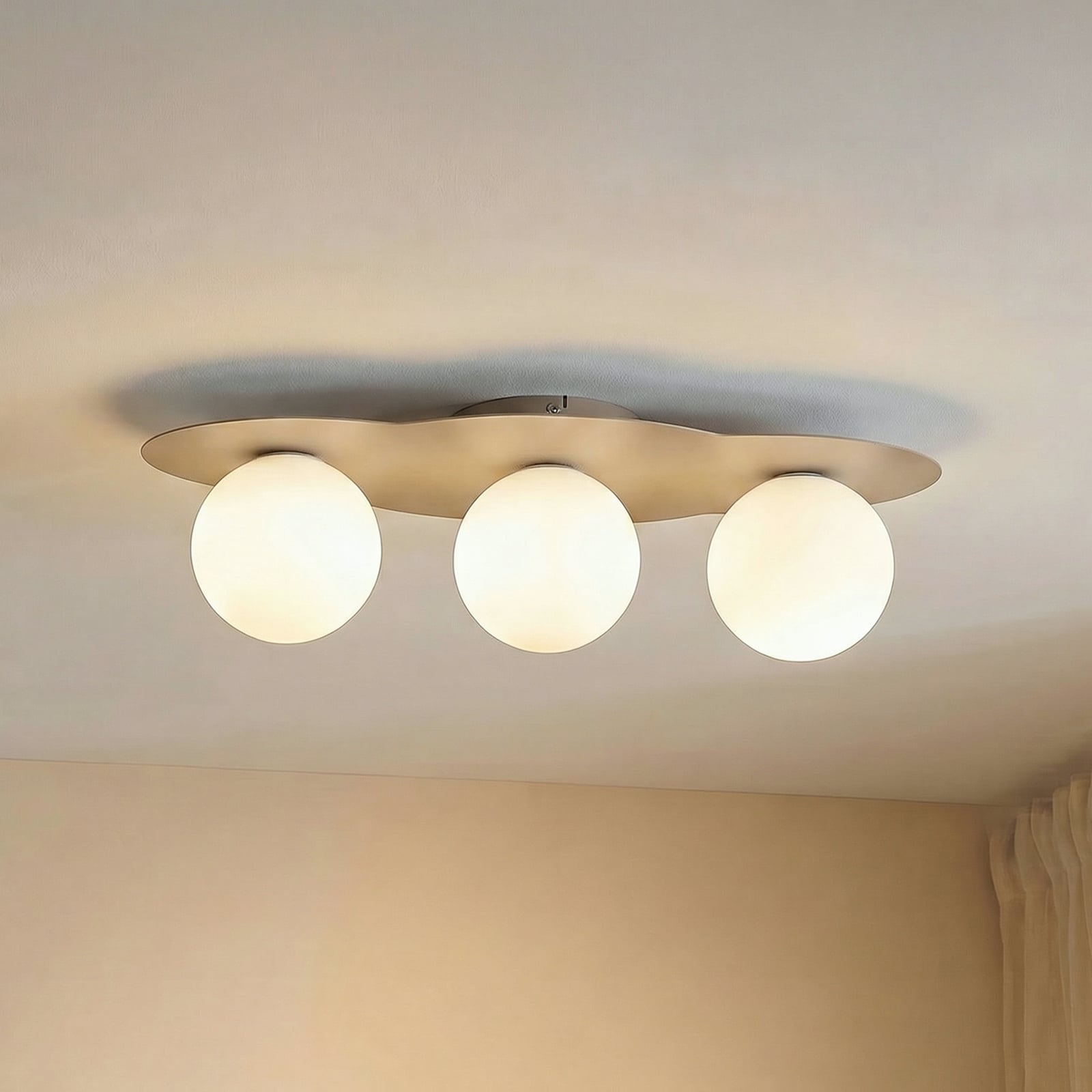 Plafonnier Cloud, beige, à 3 lampes, verre, longueur 51 cm, G9