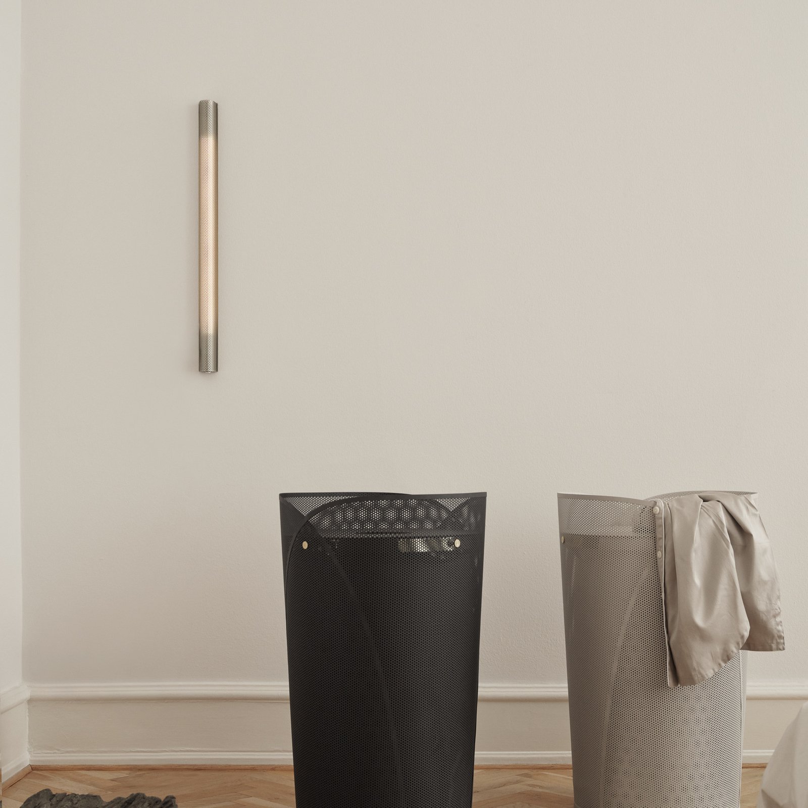 GEJST Wandleuchte Radent, stahlgrau, Höhe 70 cm, G13 LED GEJST Wandleuchte Radent, stahlgrau, Höhe 70 cm, G13 LED