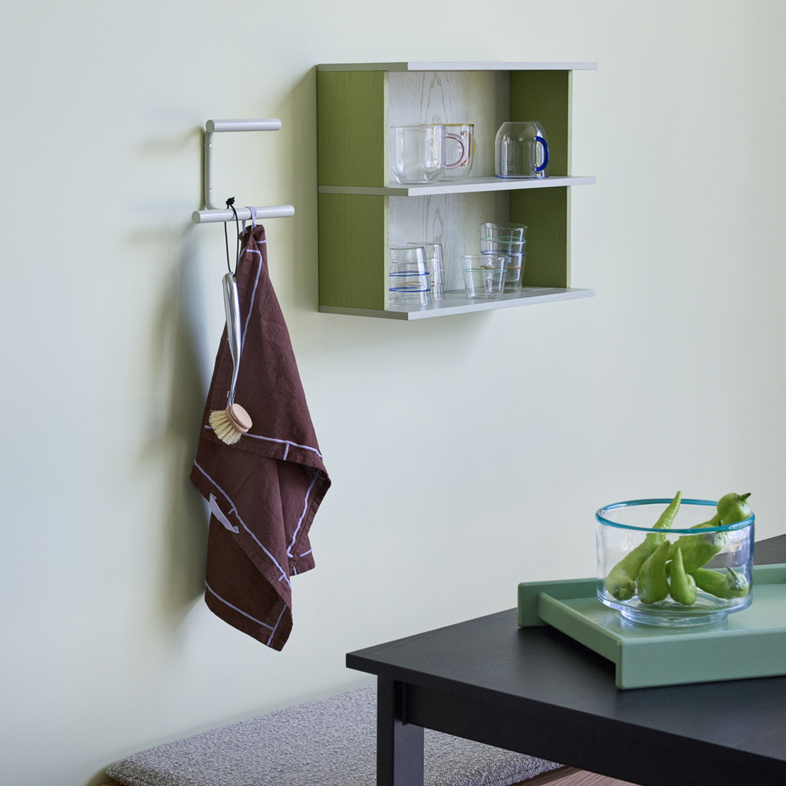 Perchero de pared Flip, gris claro, 20 cm de ancho - Hübsch