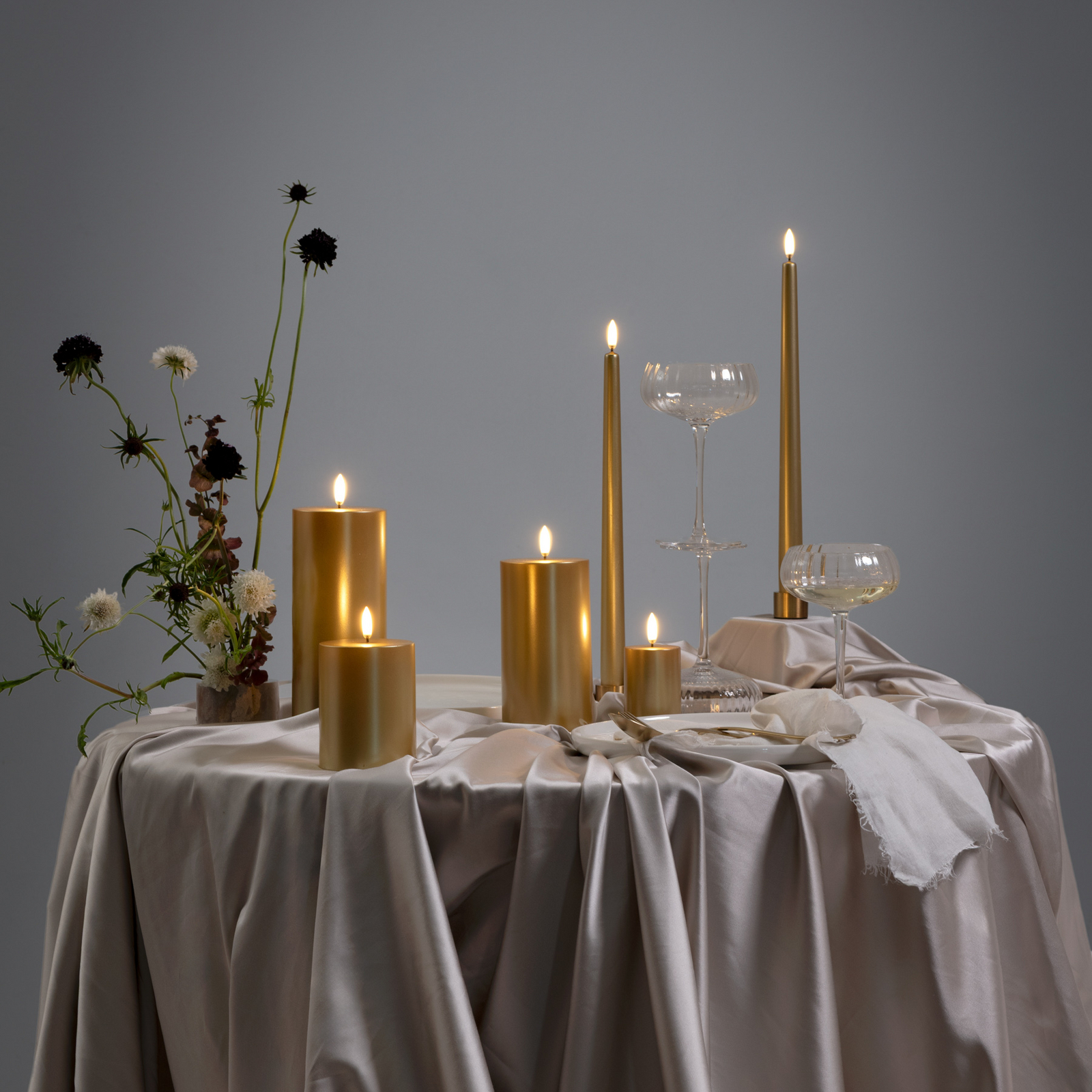 TAPER LED-stearinljus, 2-pack, guldfinish, höjd 32 cm - Uyuni Lighting TAPER LED-stearinljus, 2-pack, guldfinish, höjd 32 cm - Uyuni Lighting
