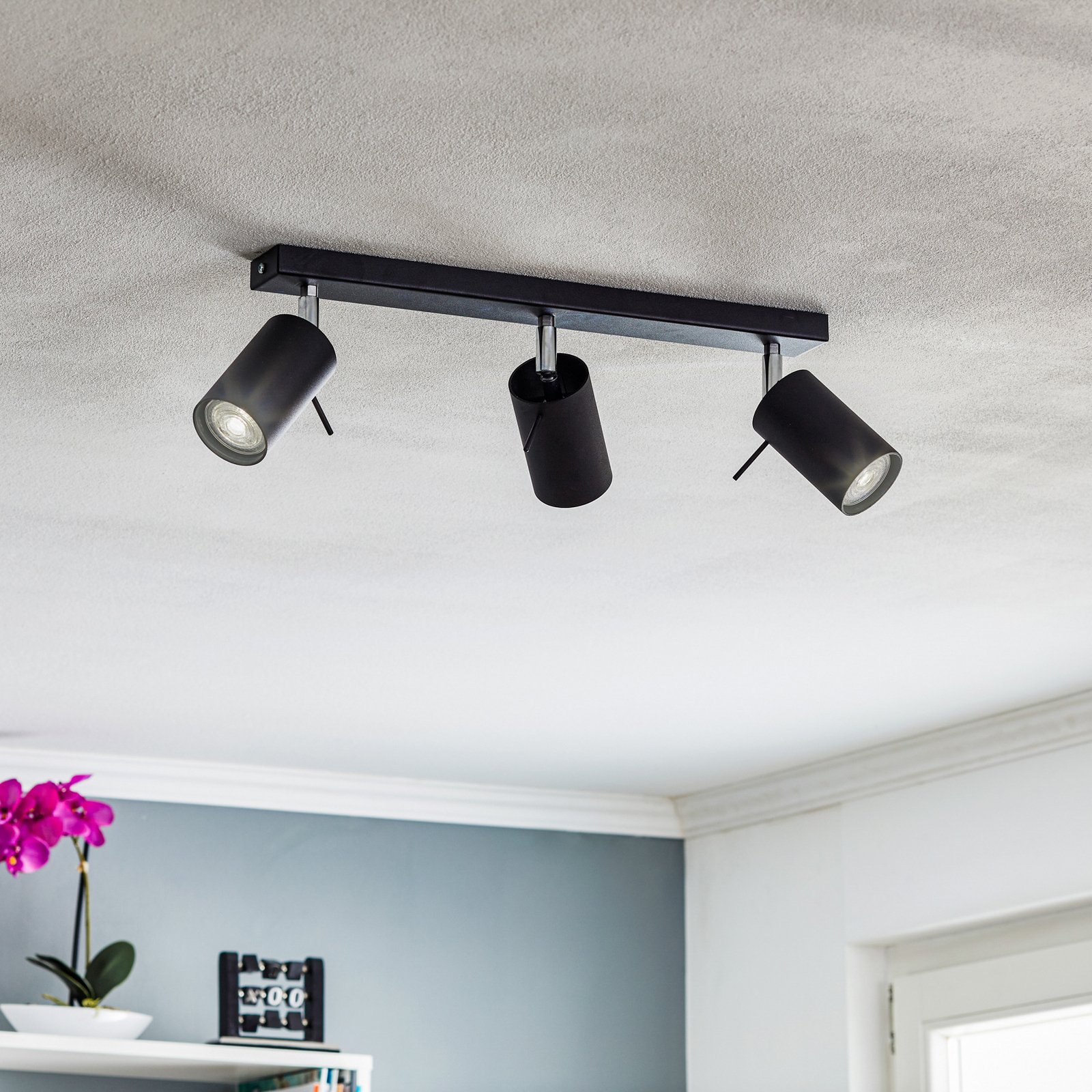 Round ceiling spotlight, black, 3-bulb linear