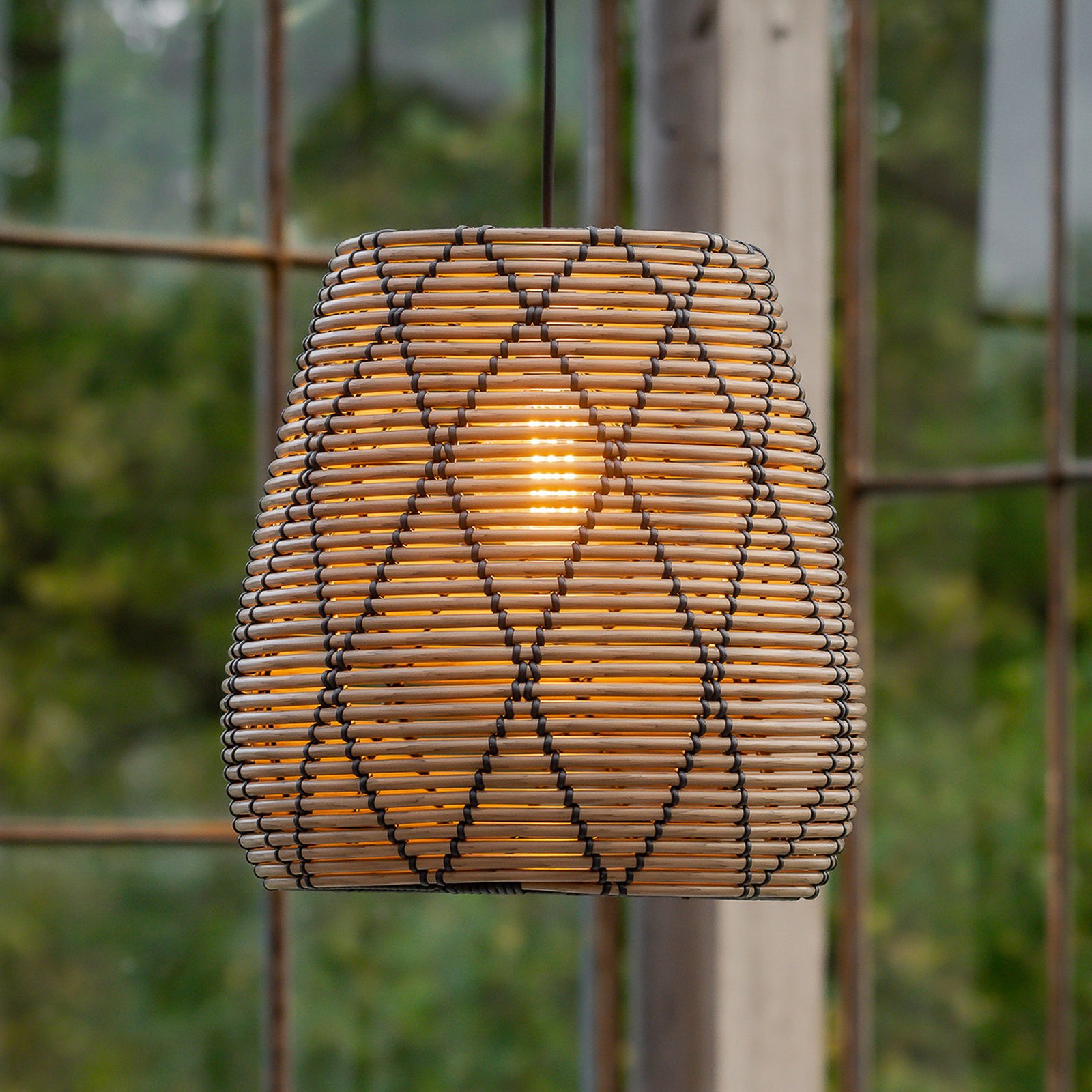 Zewnętrzna lampa wisząca PR Home Lollo o wyglądzie naturalnego rattanu, Ø