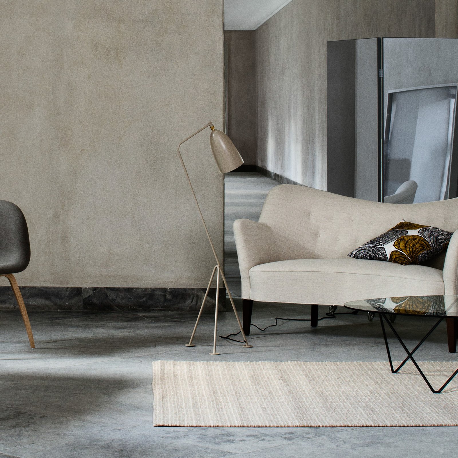 Gräshoppa Stojací Lampa Olive Brown - GUBI