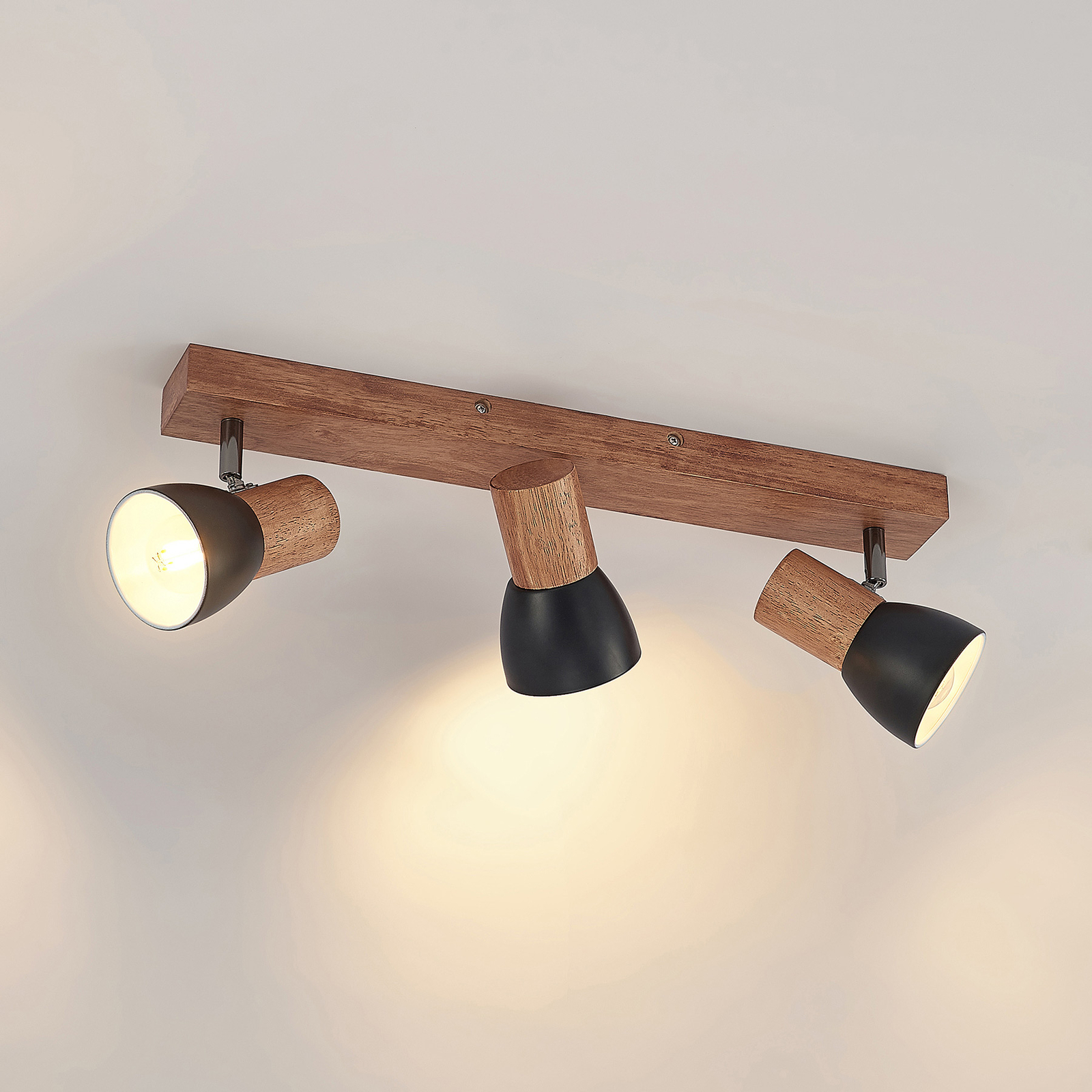 Lindby Tonja stropní reflektor se dřevem, 3 zdroje