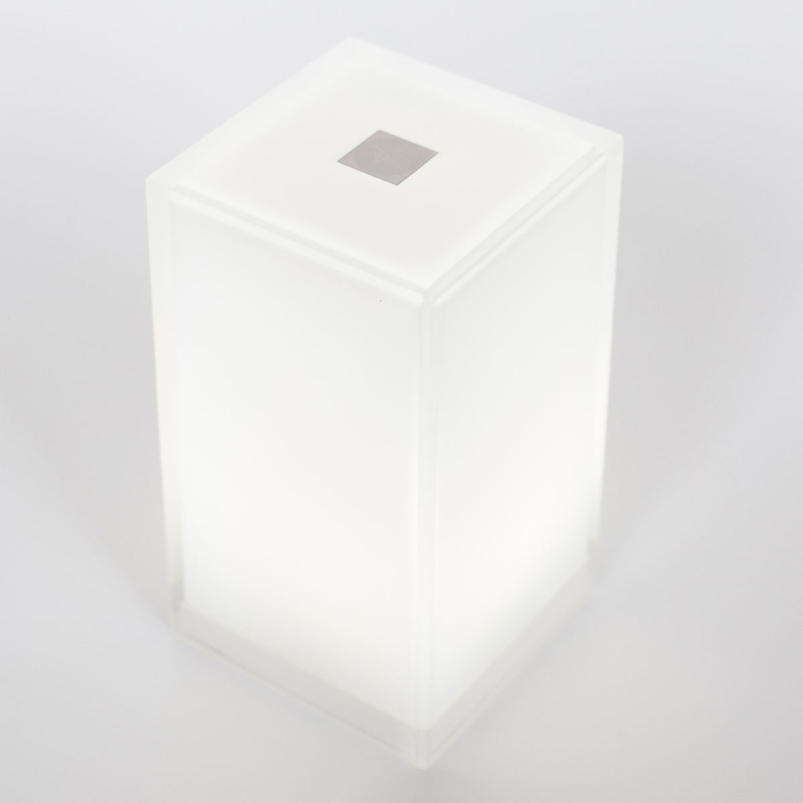 Przenośna lampa stołowa Cub, sterowana aplikacją, RGBW