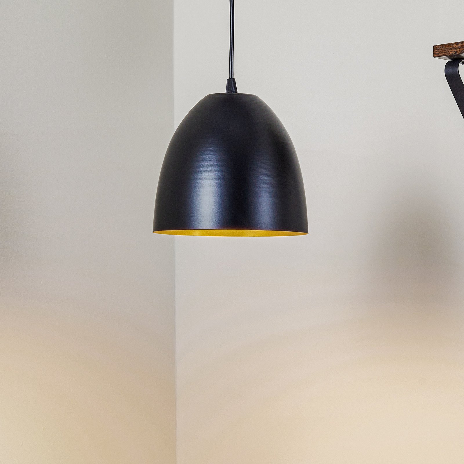 EMIBIG LIGHTING Lampă suspendată Lenox 1 bec negru/auriu - Camera de zi / sufragerie - modern - negru interior auriu - Metal