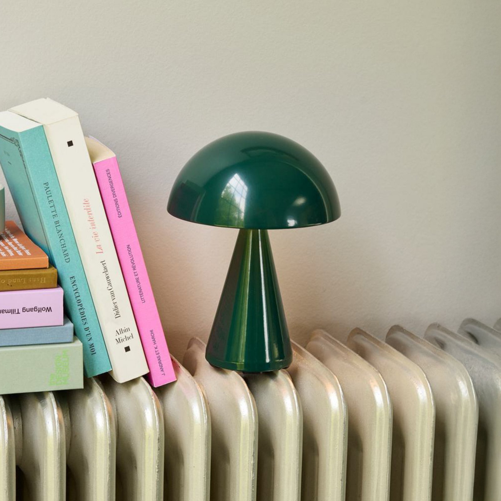 lampe à poser rechargeable Mush LED, vert foncé, hauteur 20 cm - HÜBSCH lampe à poser rechargeable Mush LED, vert foncé, hauteur 20 cm - HÜBSCH