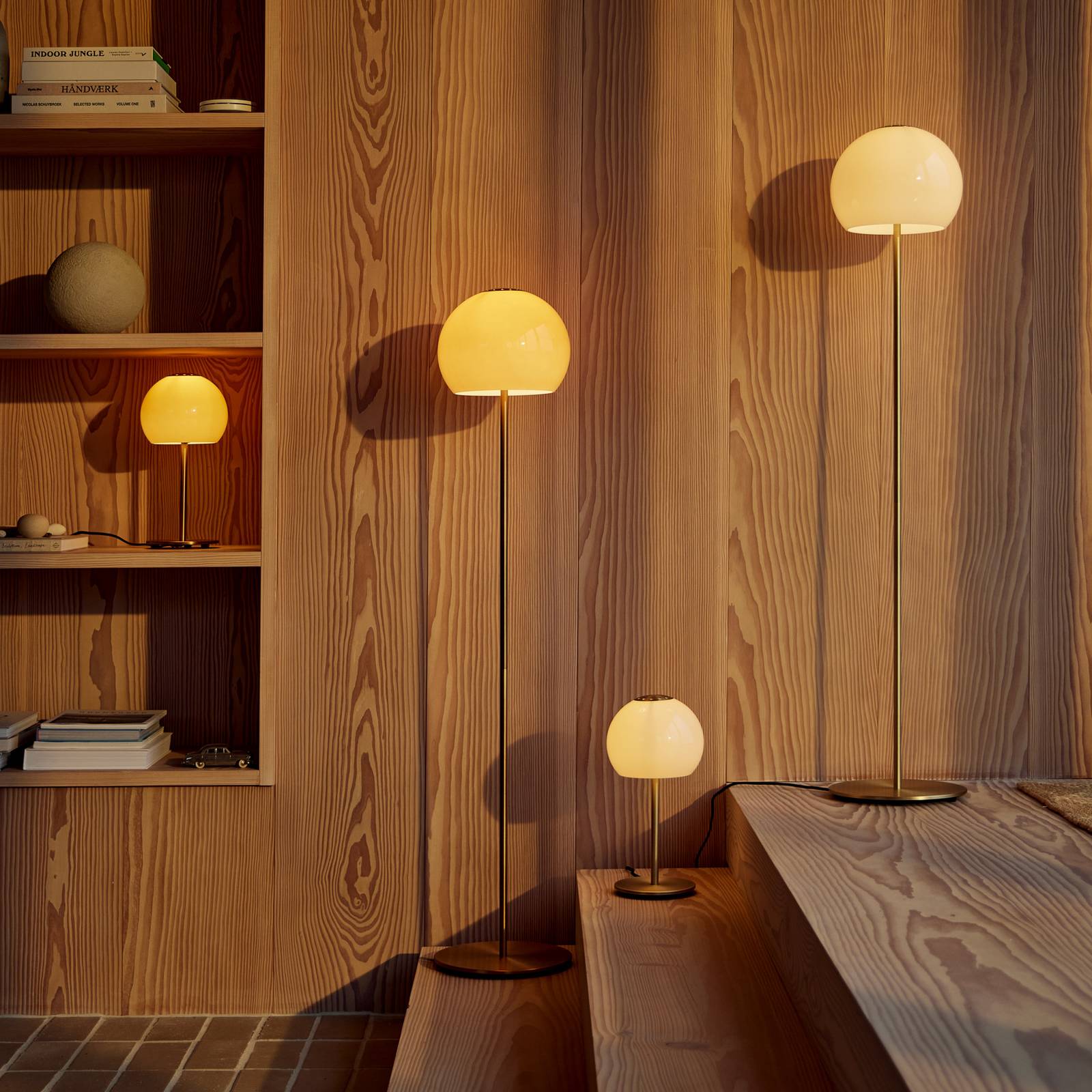 FRANDSEN Lampe sur pied Ball Glass, ambre, verre, 130 cm, E27