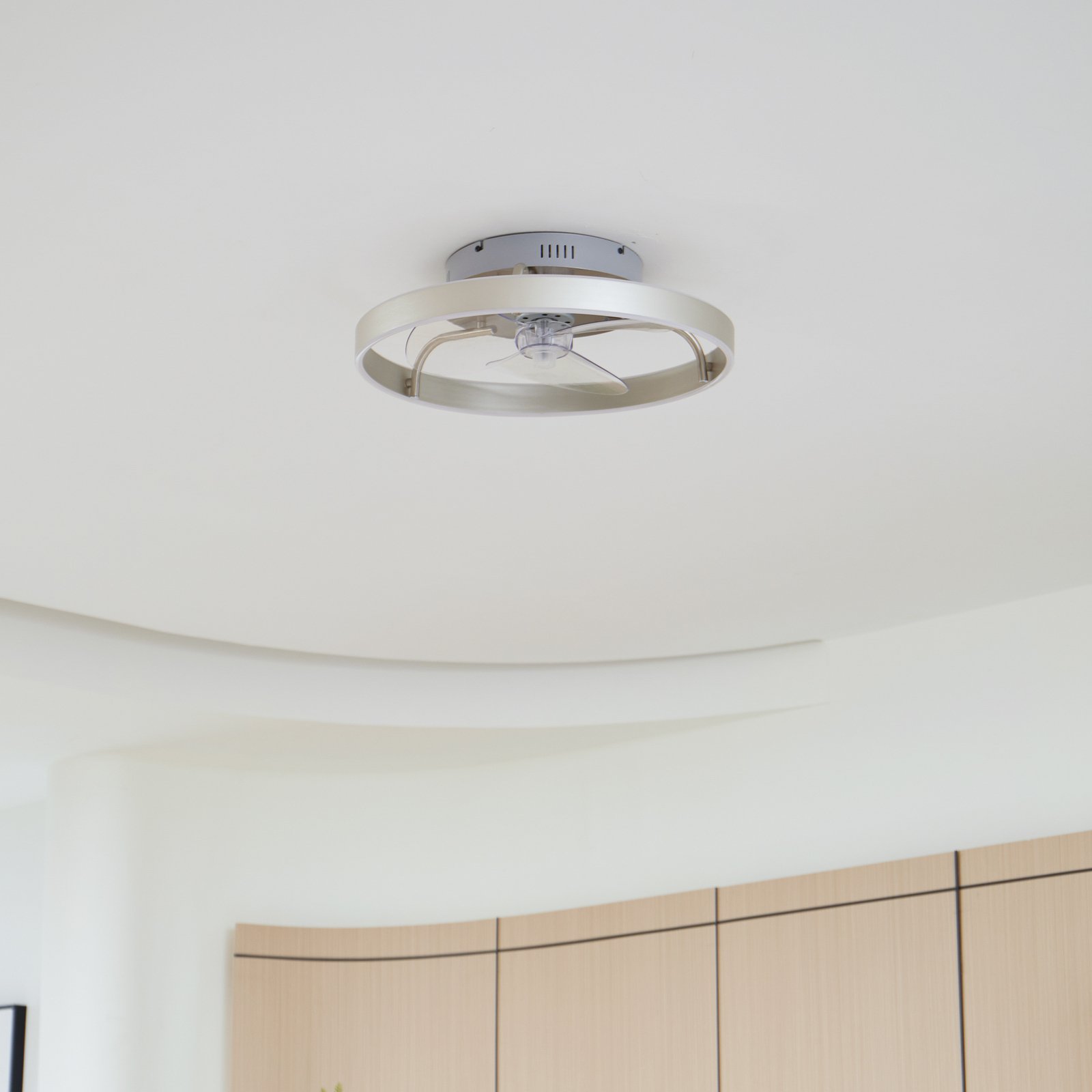 Lindby LED ceiling fan Momitu, silver, quiet, Ø 14 cm