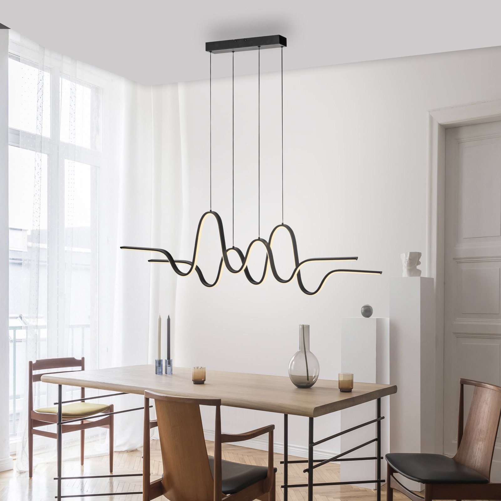 Lampa wisząca LED Paul Neuhaus Altitude, czarna, długość 125 cm