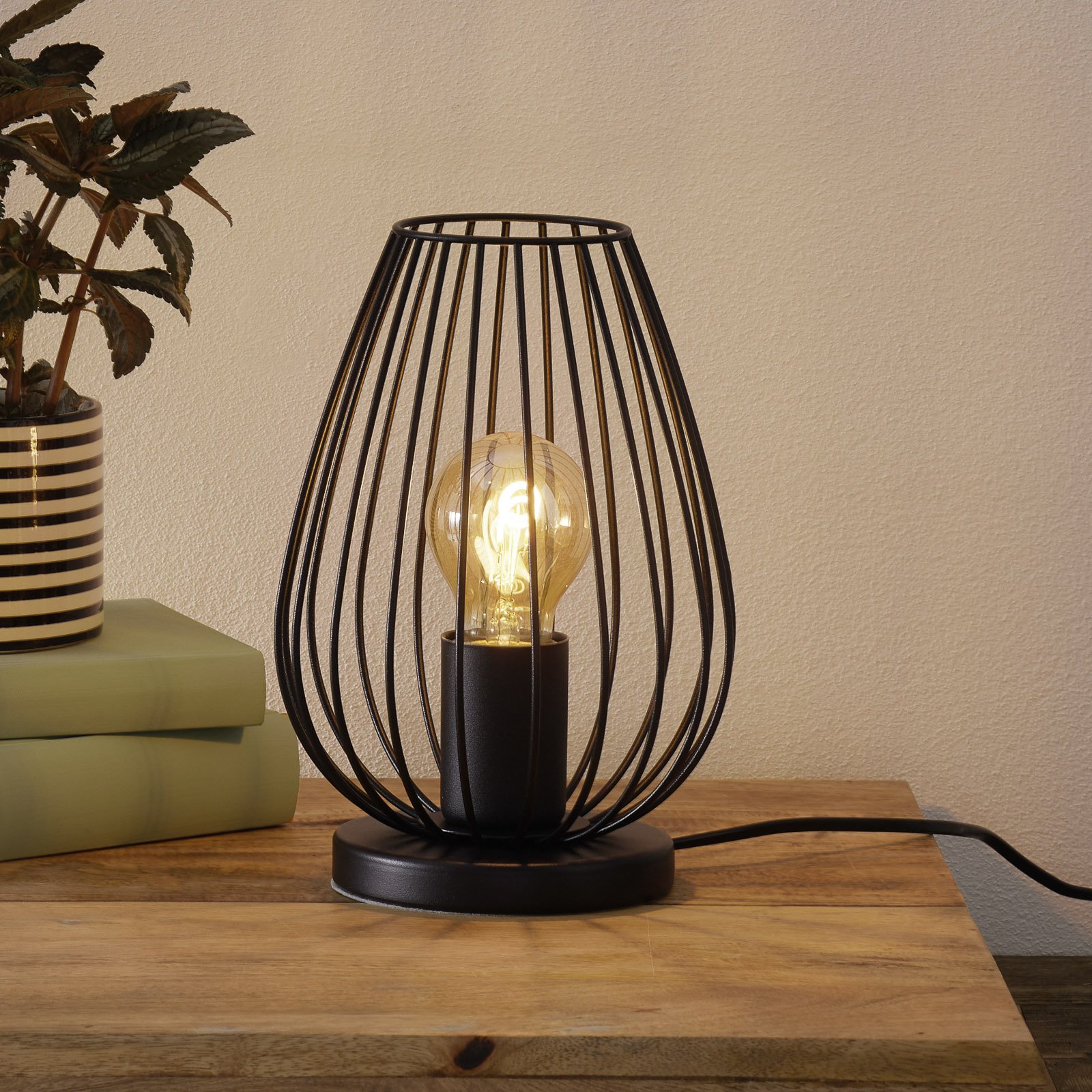 Newtown - a table lamp with a vintage look
