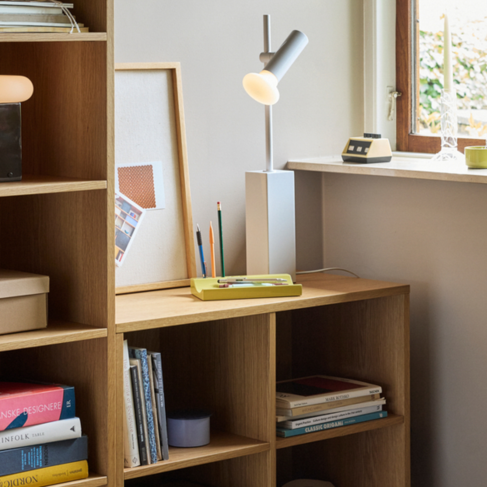 Organizador de escritorio Kanso, amarillo, 22 cm de largo - Hübsch