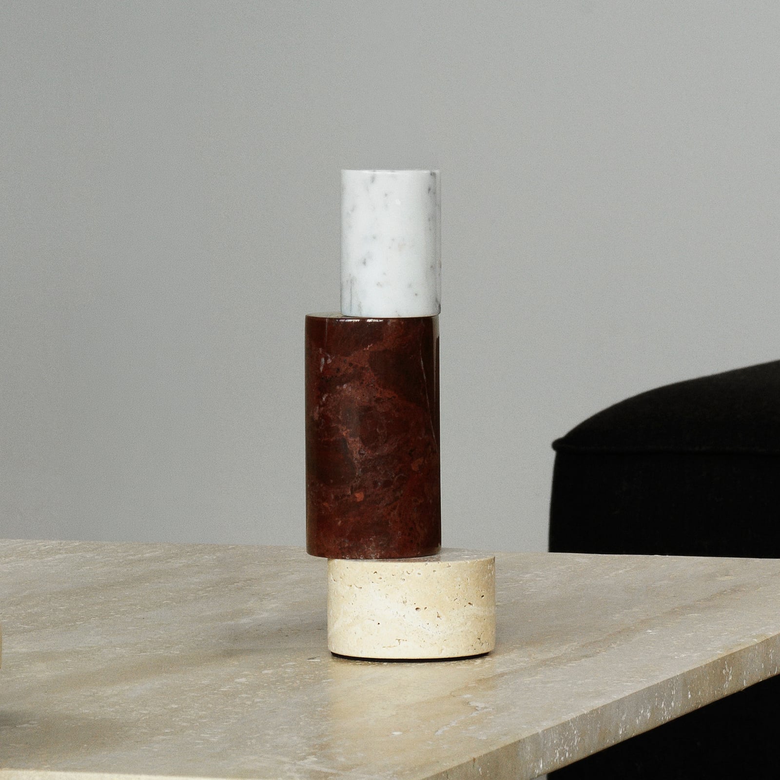 Sfeșnic Blox, roșu închis, 20 cm, marmură – Normann Copenhagen
