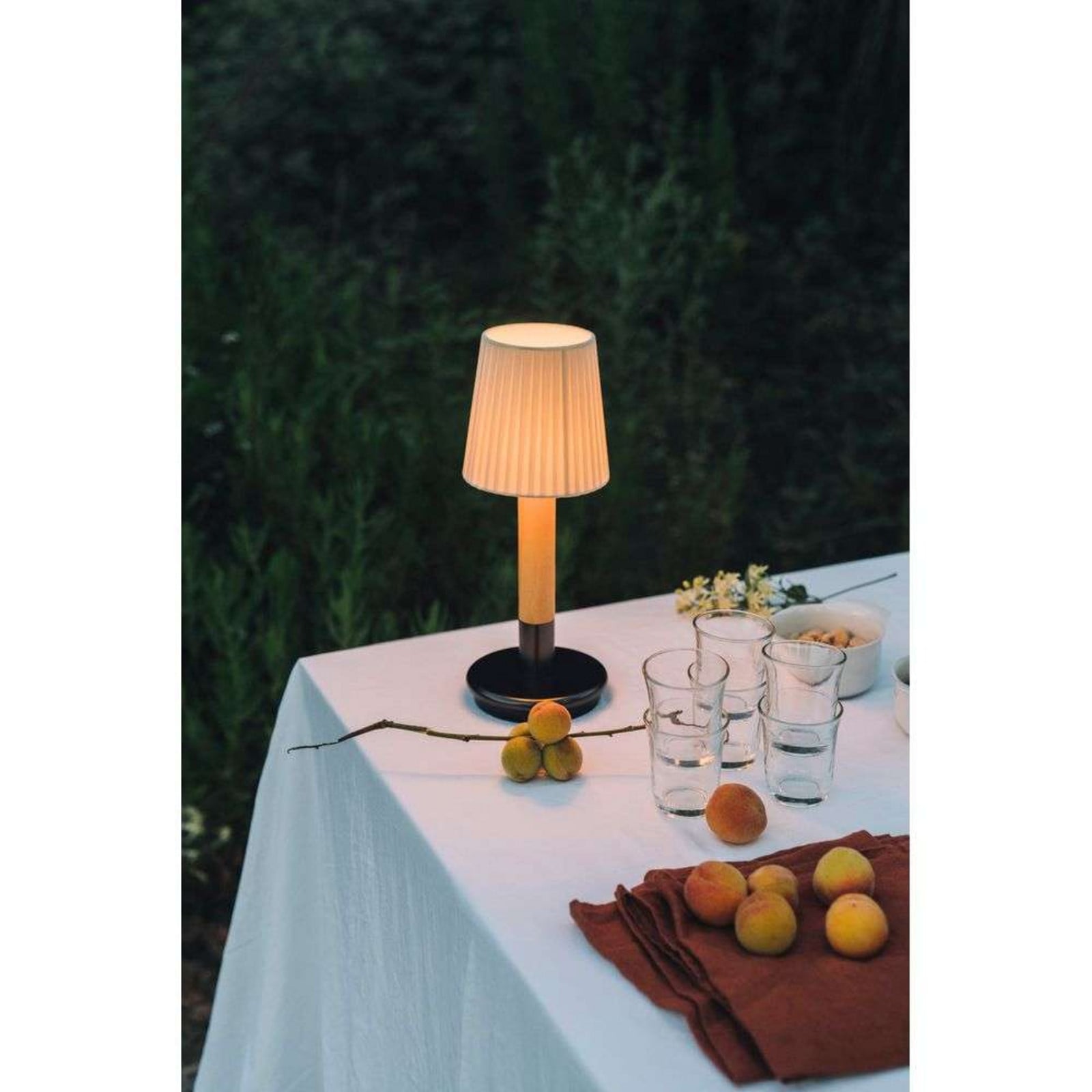 B&aacute;sica M&iacute;nima bordslampa, kr&auml;m/brons, 30 cm Santa & Cole - Vardagsrum - Tr&auml;