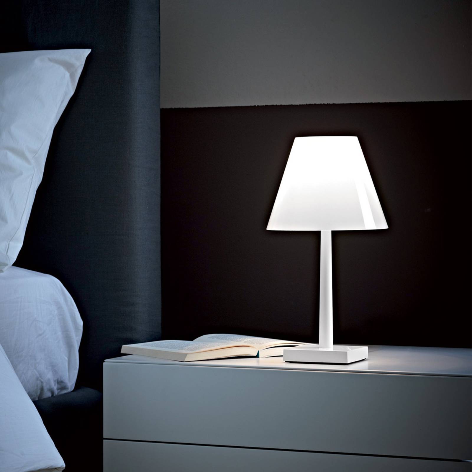 Rotaliana Dina+ LED ładowalna lampa stołowa biały/biały