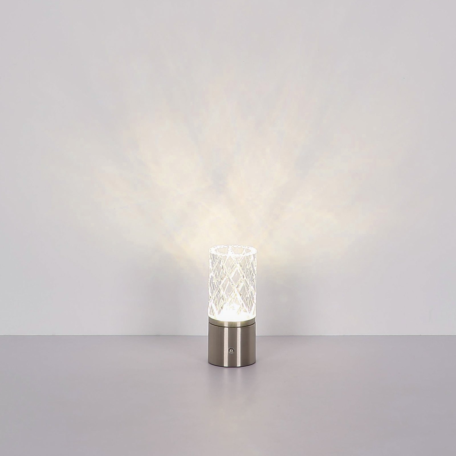 Genopladelig LED-bordlampe Lunki, messingfarvet, højde 19 cm, CCT