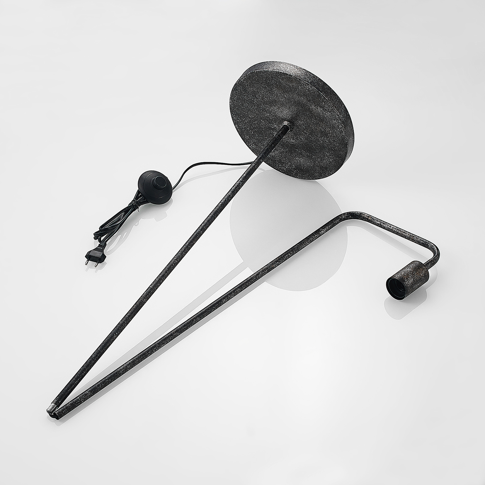 Lindby Erivana vloerlamp, roest antiek