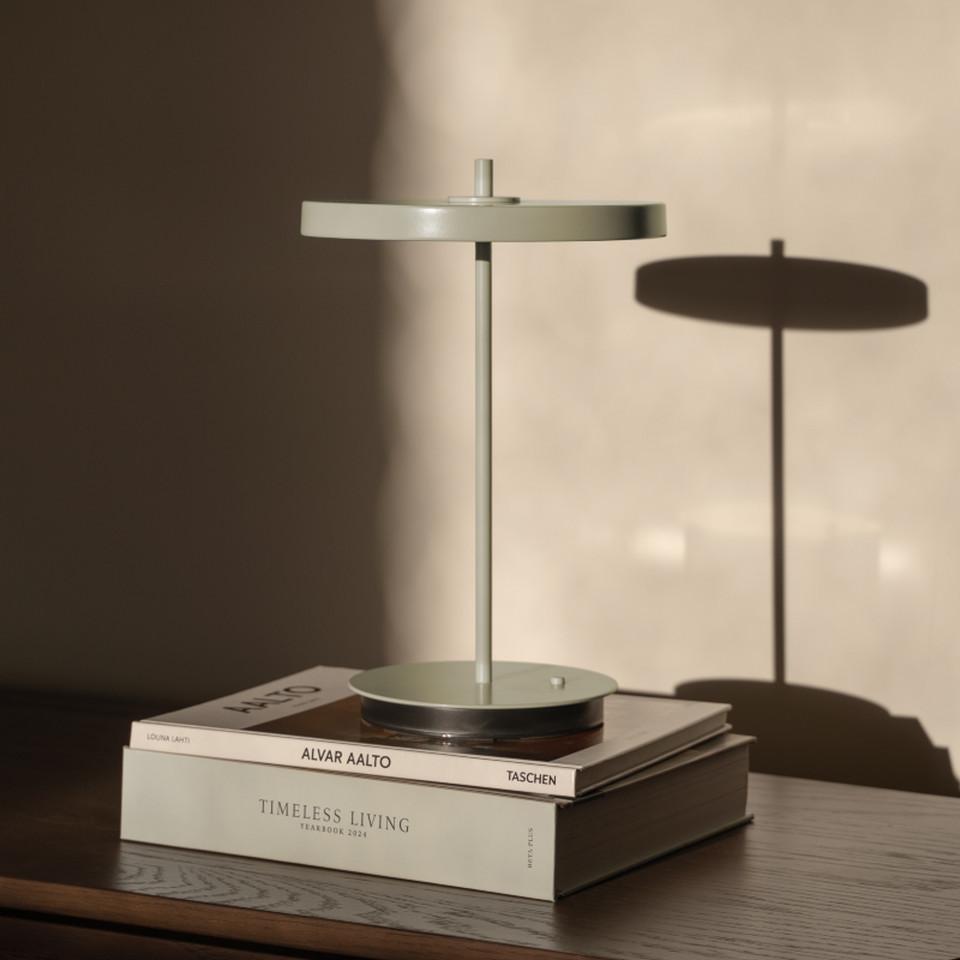 Umage Asteria Move Portable bordslampa Leaf/Monochrome, grön från Umage