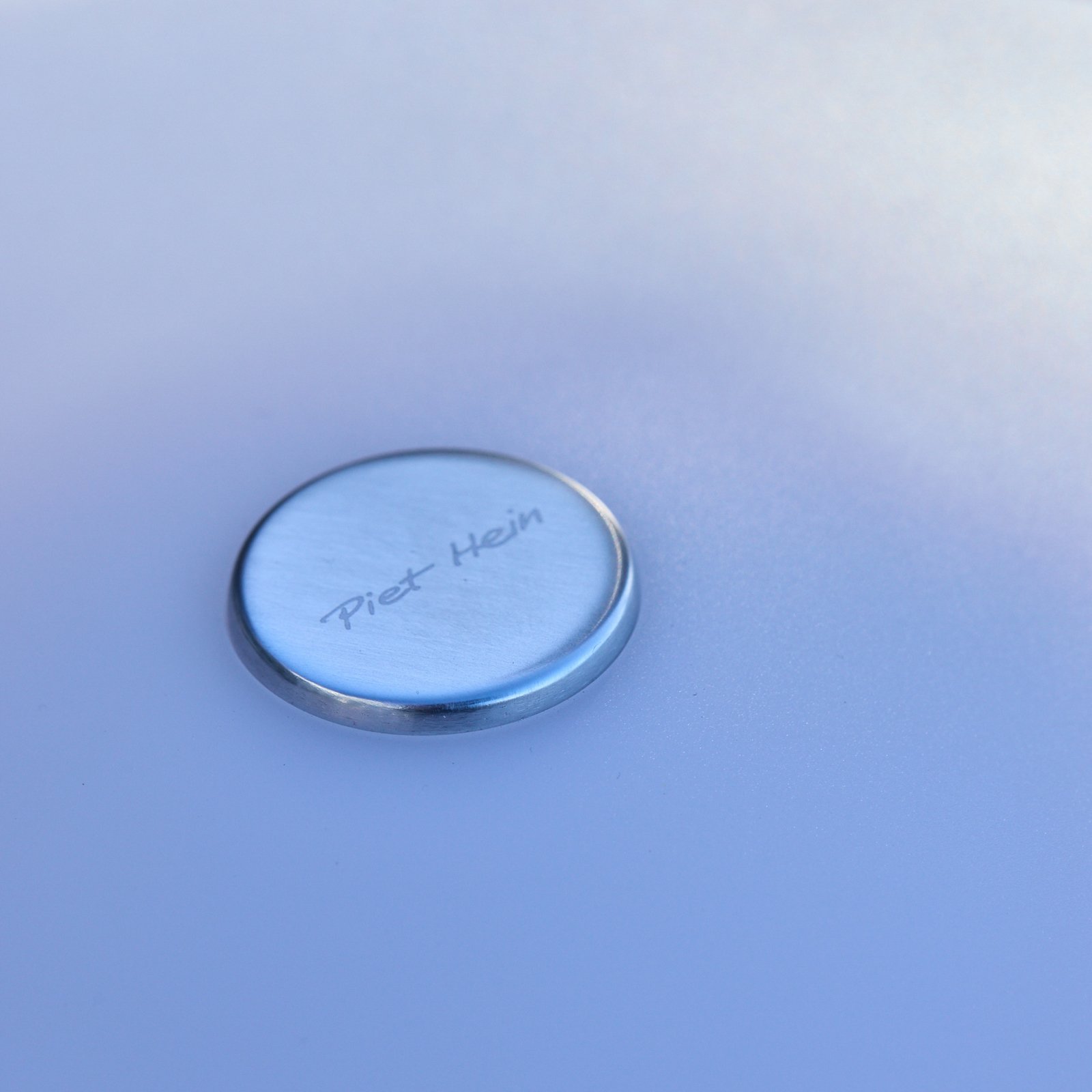 Sinus 22 bærbar LED-bordlampe, stål, IP44 – Piet Hein