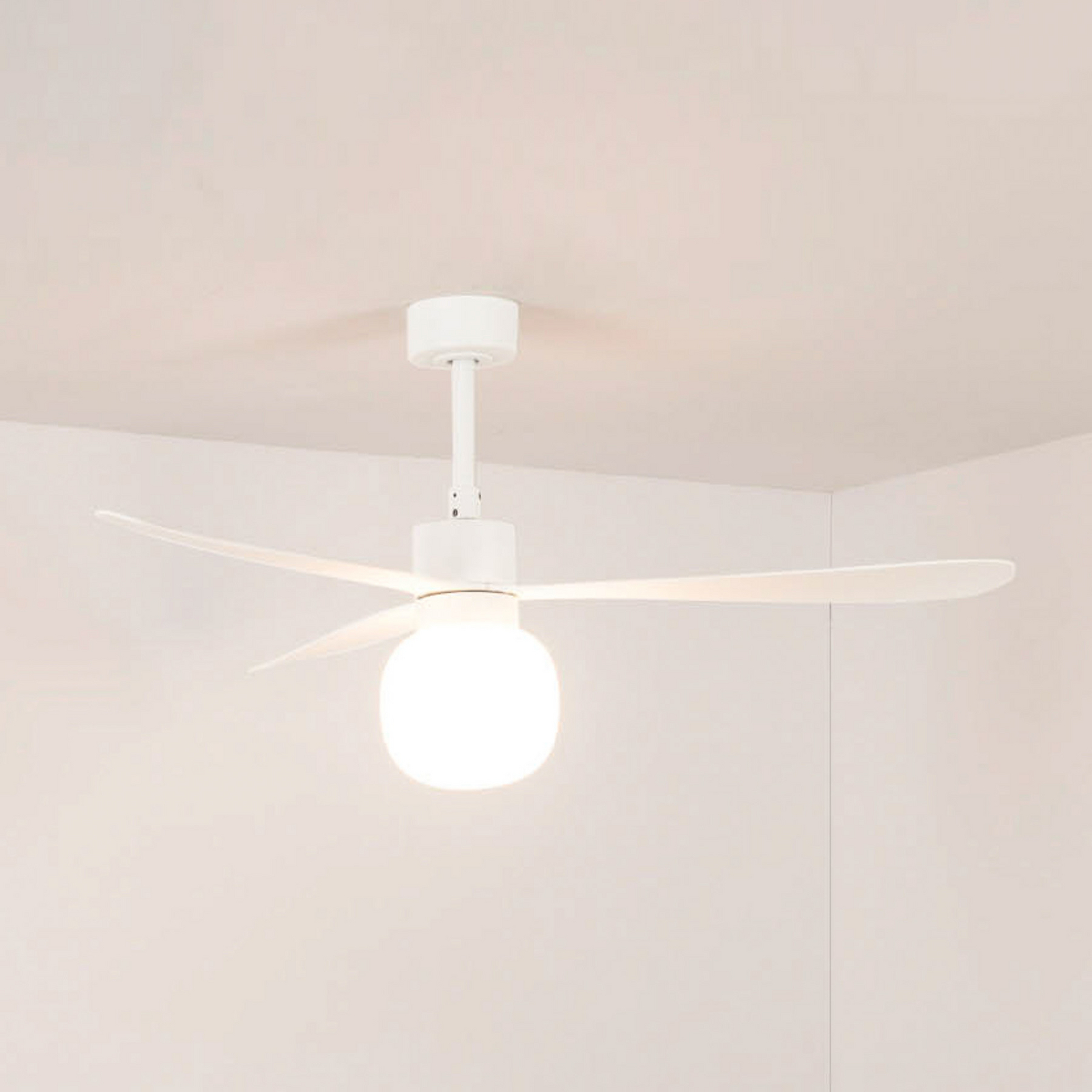 Ventilator de tavan cu LED Amelia Ball L, alb, curent continuu, silențios, 132