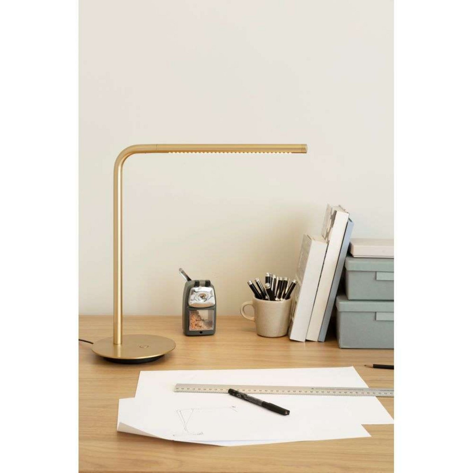 Omni V2 Lampada da Tavolo Brushed Brass - UMAGE