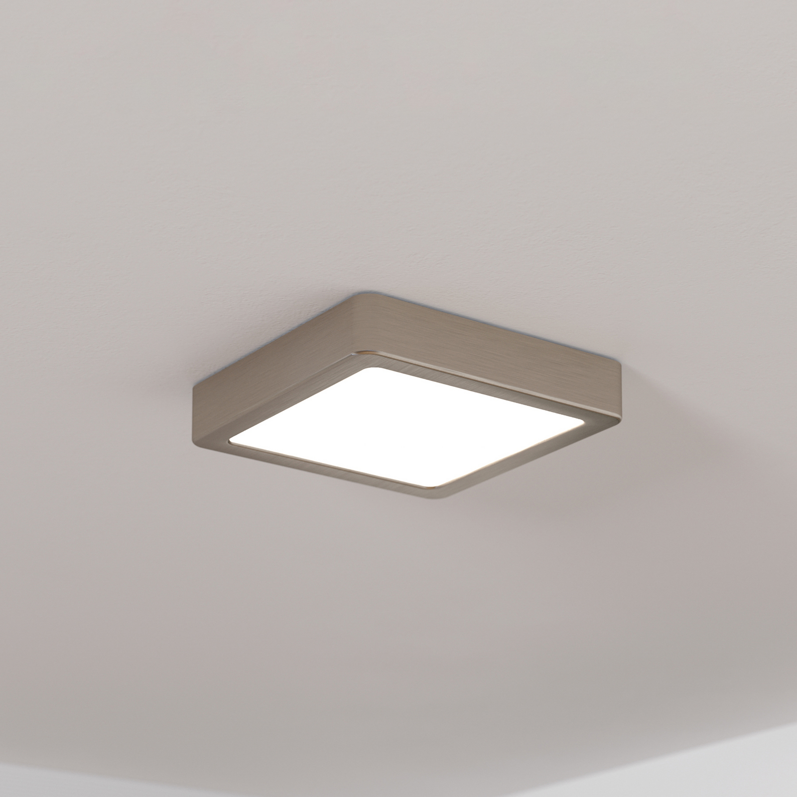 Pinnapealne LED-paneel Fueva 5 IP20 830 nikkel 16x16cm