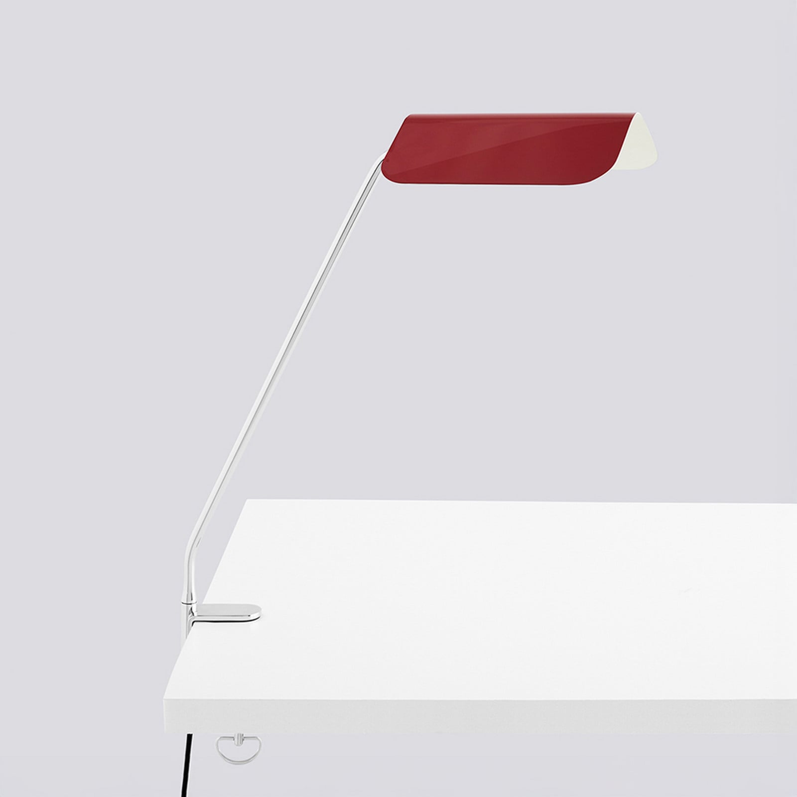Apex klämlampa, röd, höjd 43 cm, E14, stål – HAY - Arbetsrum / hemkontor - Design - Metall - Med en ljuskälla