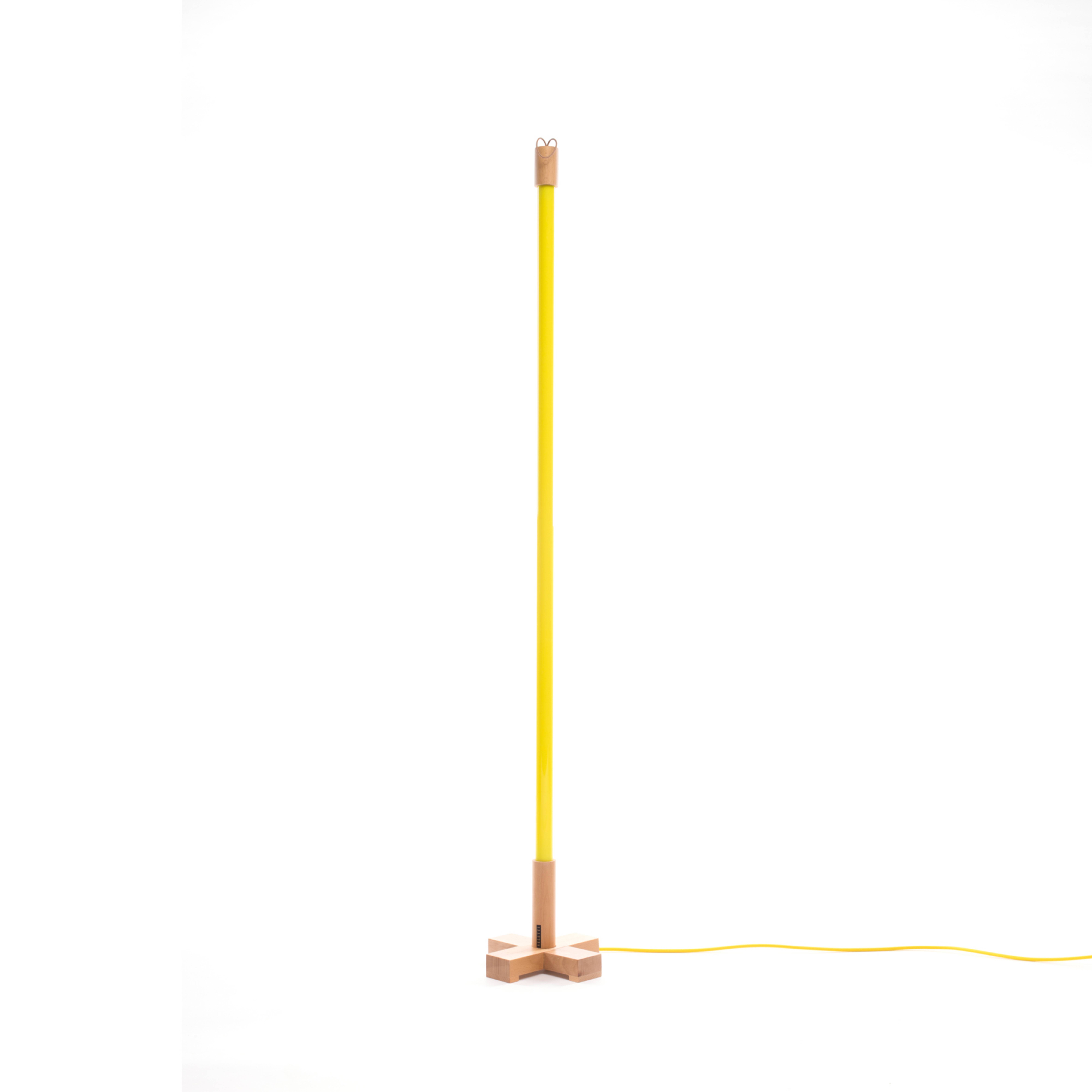 Lámpara de pie LED Linea con madera, amarillo