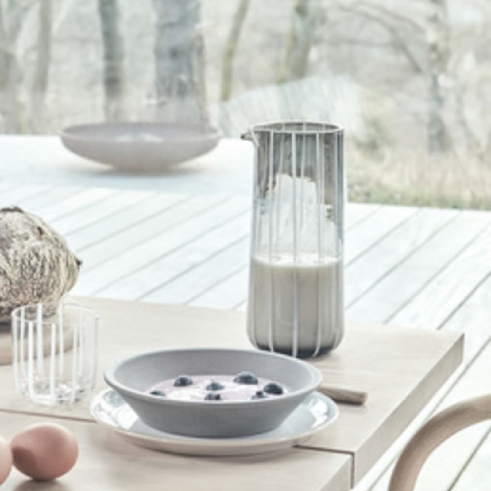 Carafe Mizu, grise, hauteur 23 cm, verre - OYOY Living Design Carafe Mizu, grise, hauteur 23 cm, verre - OYOY Living Design