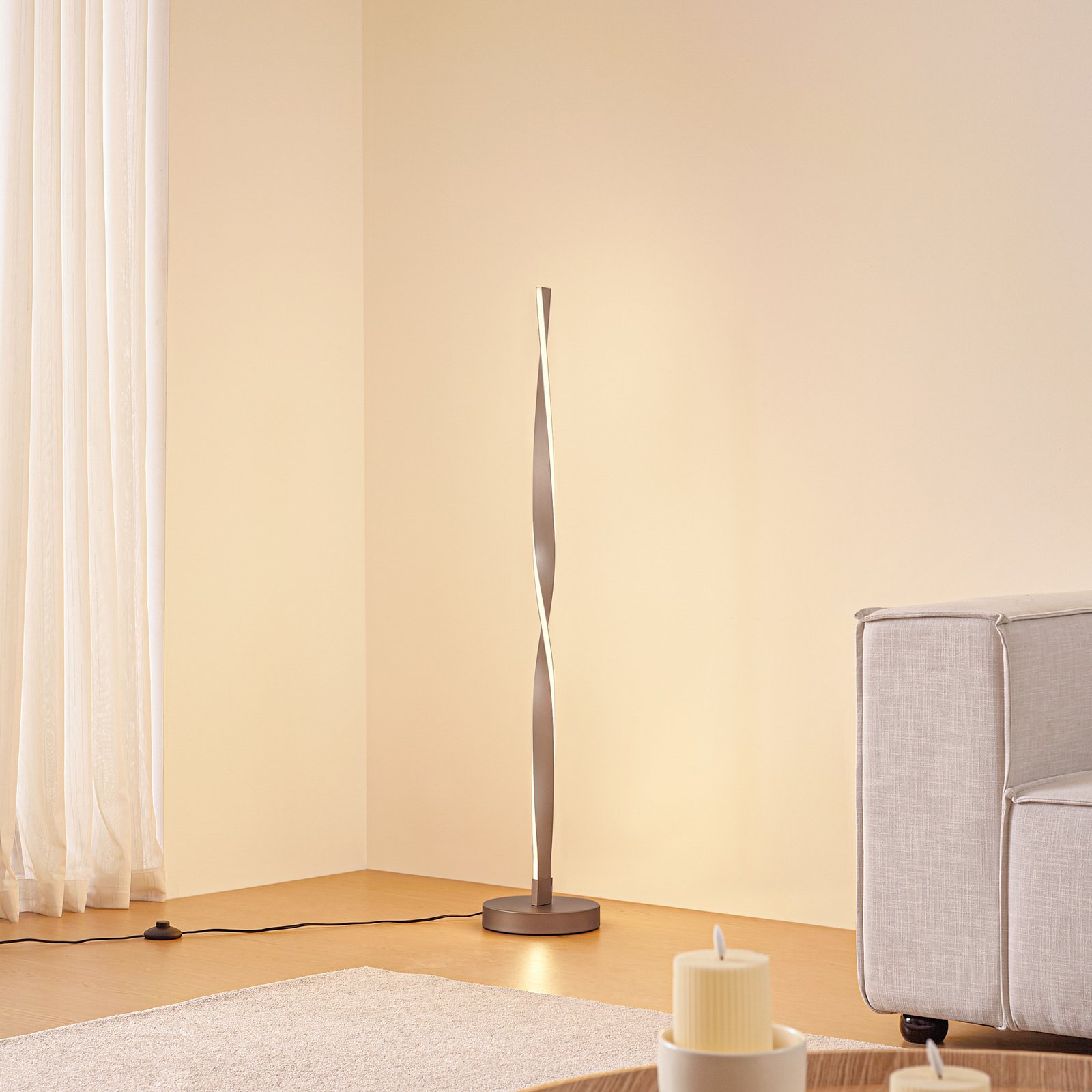 Lindby LED-Stehleuchte Jaren, schwarz/braun, 114 cm, CCT