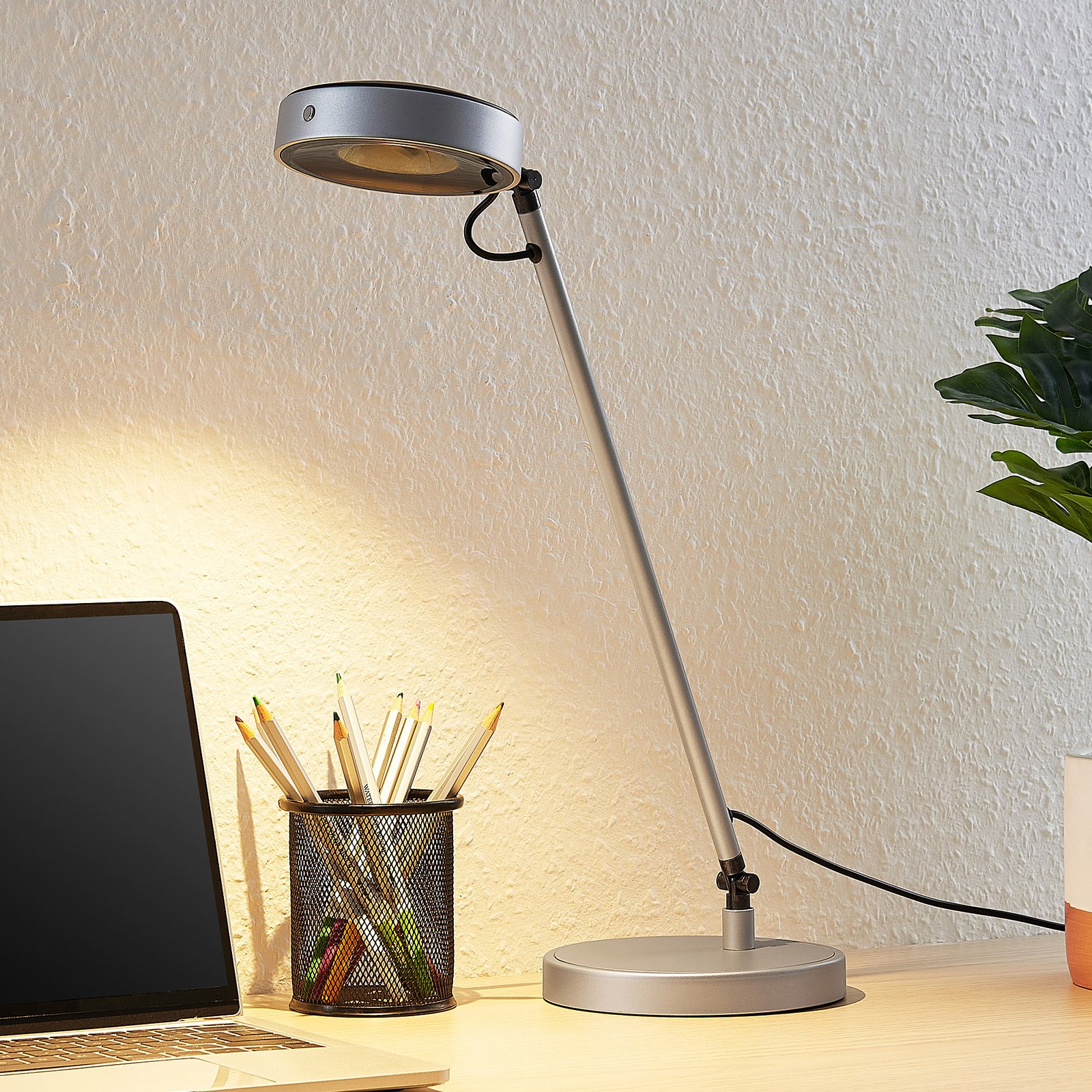Lucande Vilana LED-skrivebordslampe, sølv