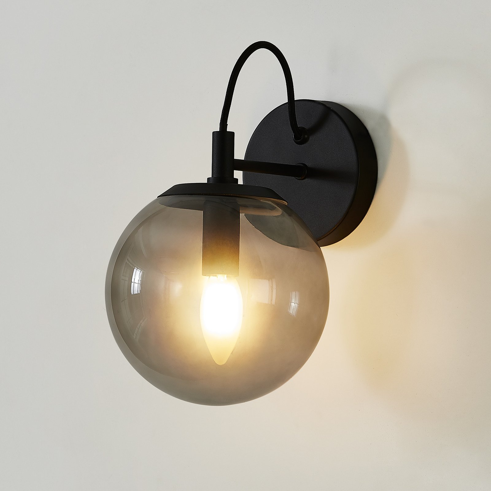 Lucande Sotiana wandlamp, glasbol, zwart