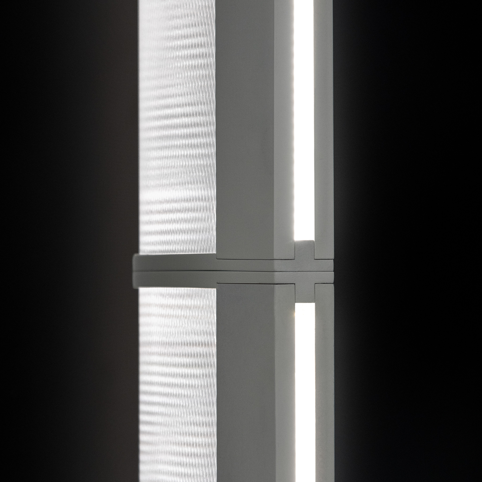 Candeeiro de pé Slamp LED Modula linear, plissado, cinzento claro