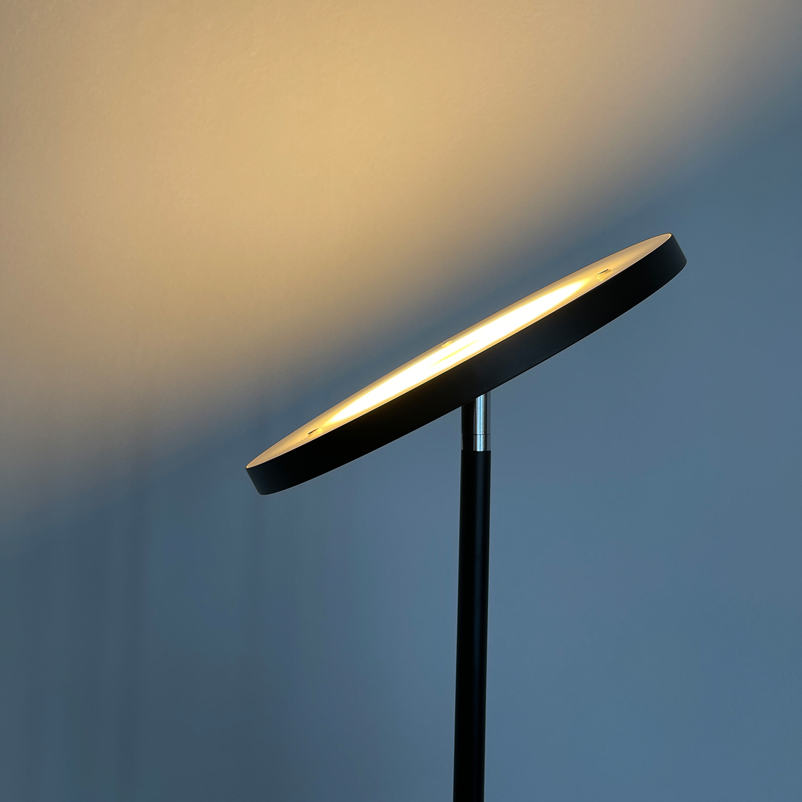 Lampe sur pied LED Bever, noir, métal, CCT, intensité variable, 180 cm