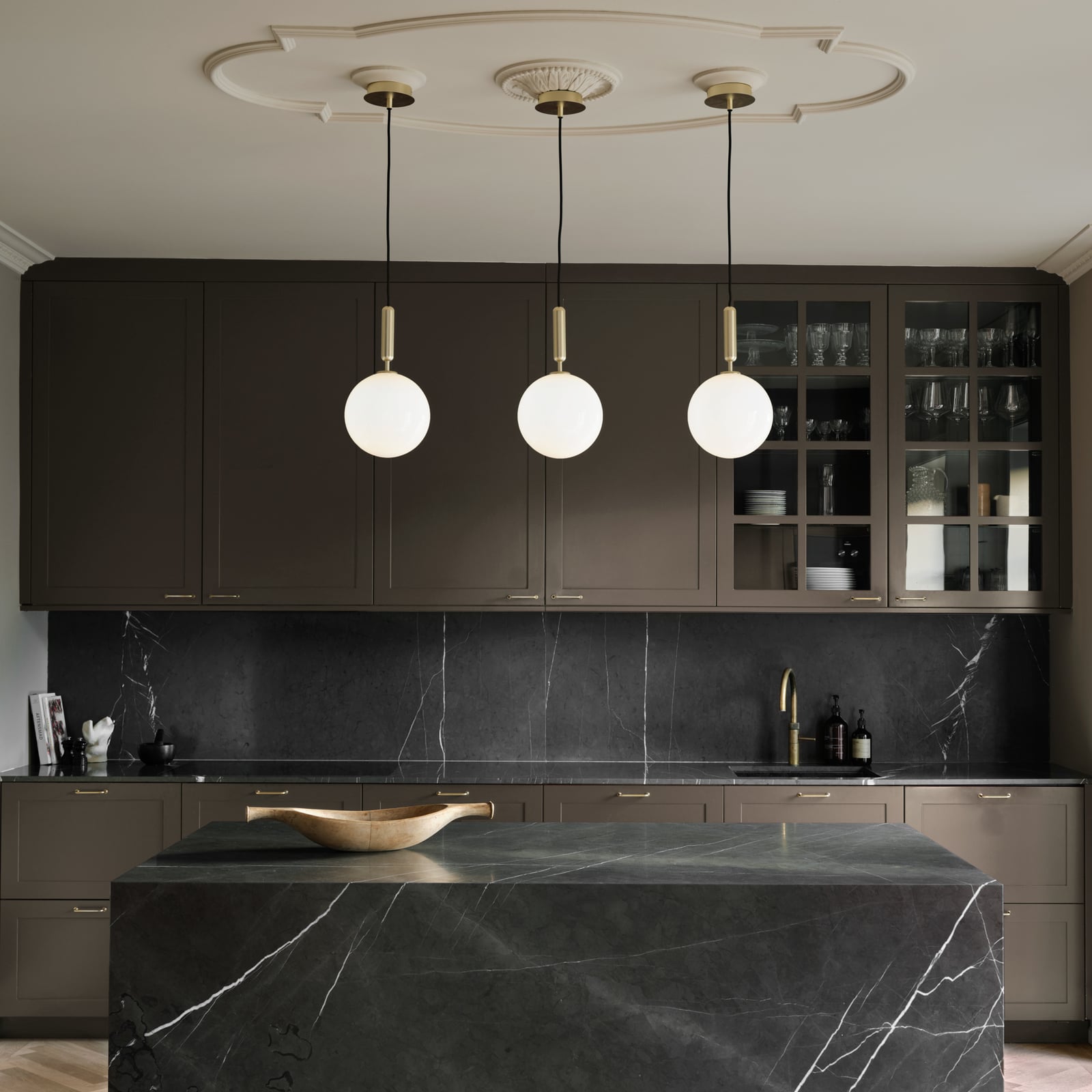 Miira 1 Pendelleuchte Large Brass/Opal White - Nuura