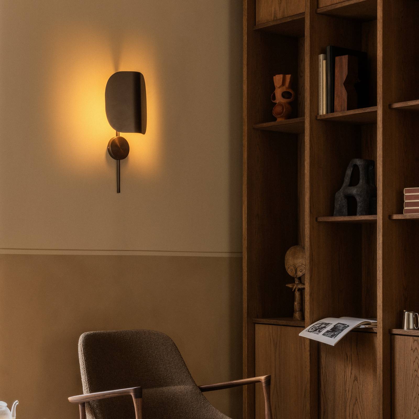 Audo Copenhagen Audo wandlamp Wing, brons, 47 cm, stekker, verstelbaar