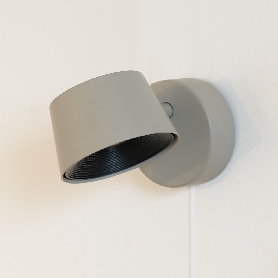 Antidark Direction Short LED-vägglampa, grå från Antidark