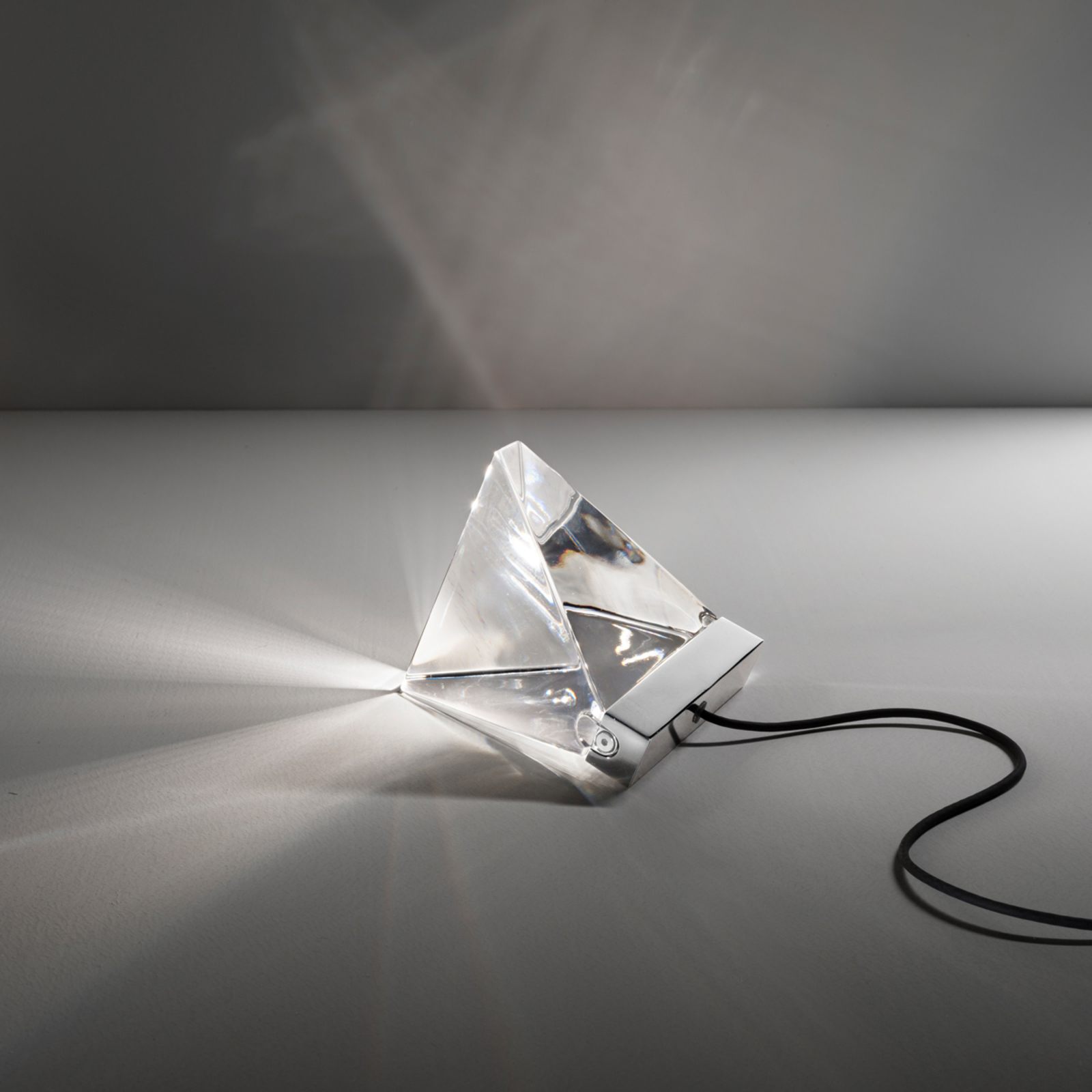 Petite lampe à poser en cristal Tripla à LED, alu