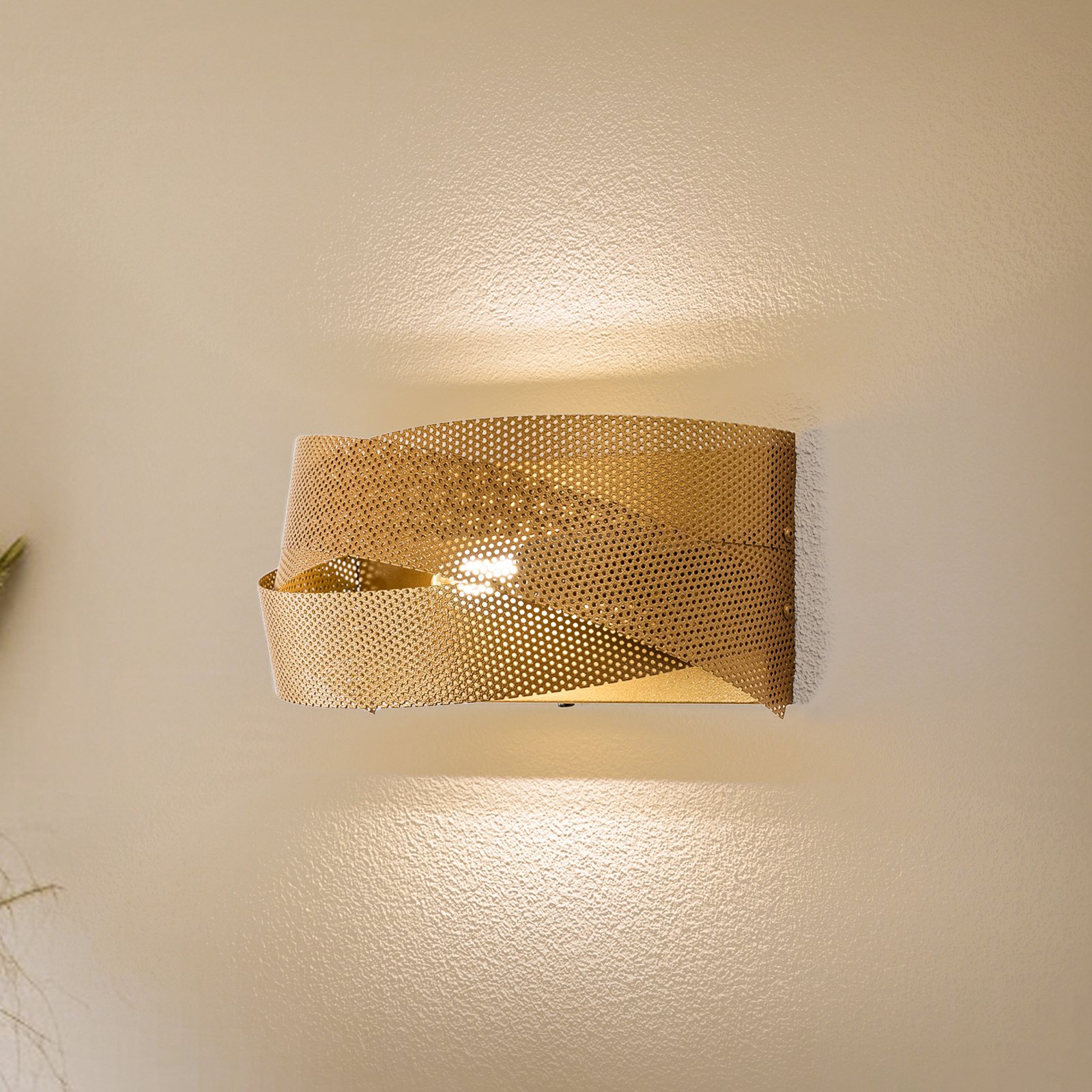 Euluna Tornado wall light, gold-coloured