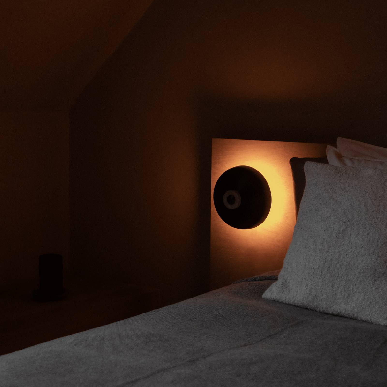 Kinkiet LED Audo Reverse, kolor piaskowy/brązowy, średnica 24 cm, ściemniacz