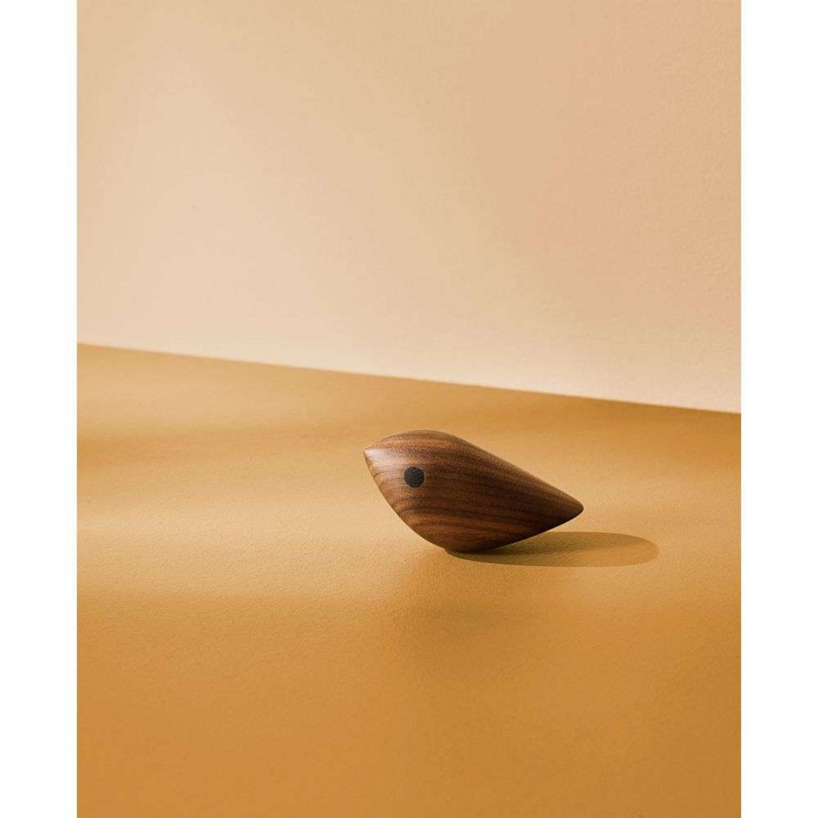 Twirling Bird Medium Walnut - Warm Nordic