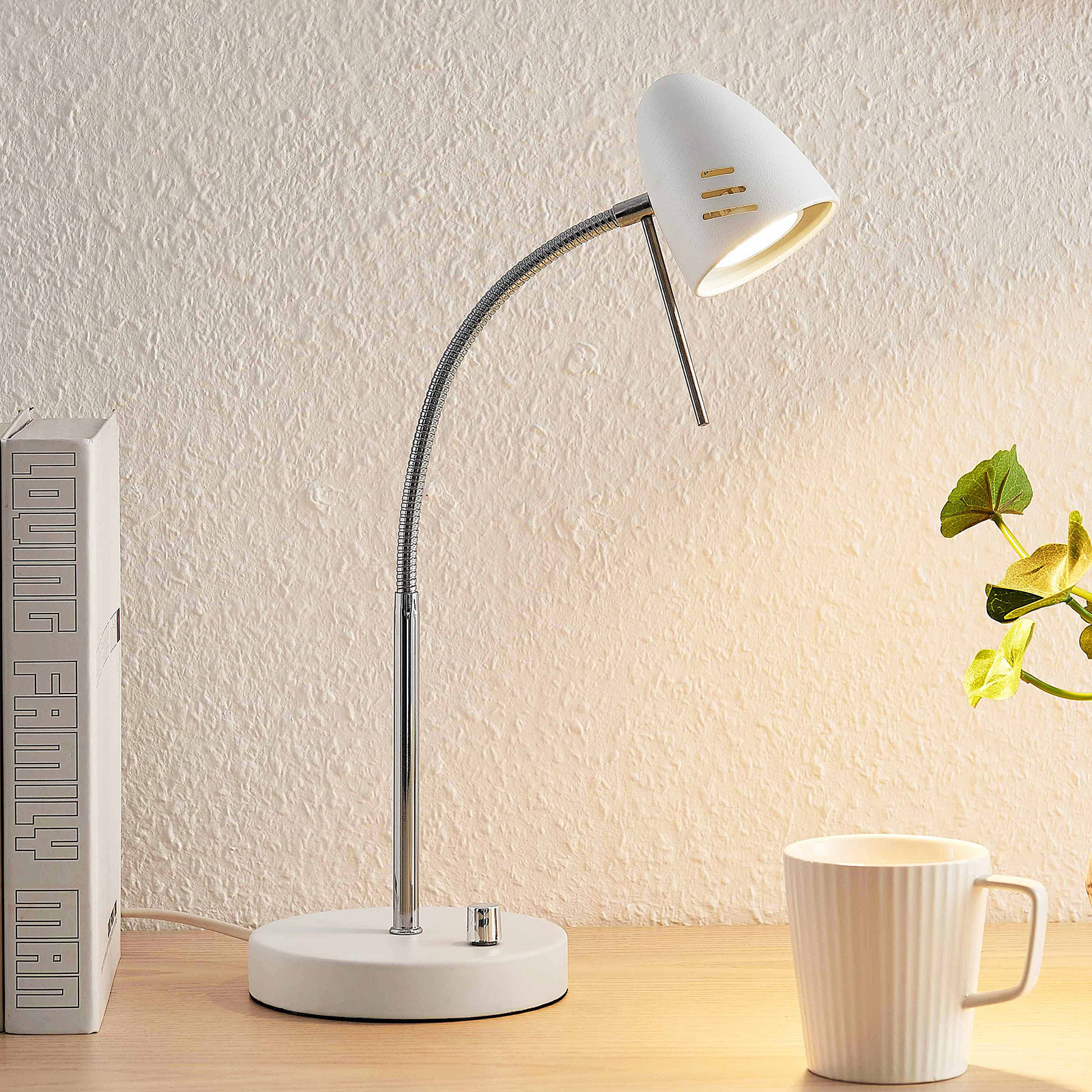 Lindby Heyko table lamp, dimmable